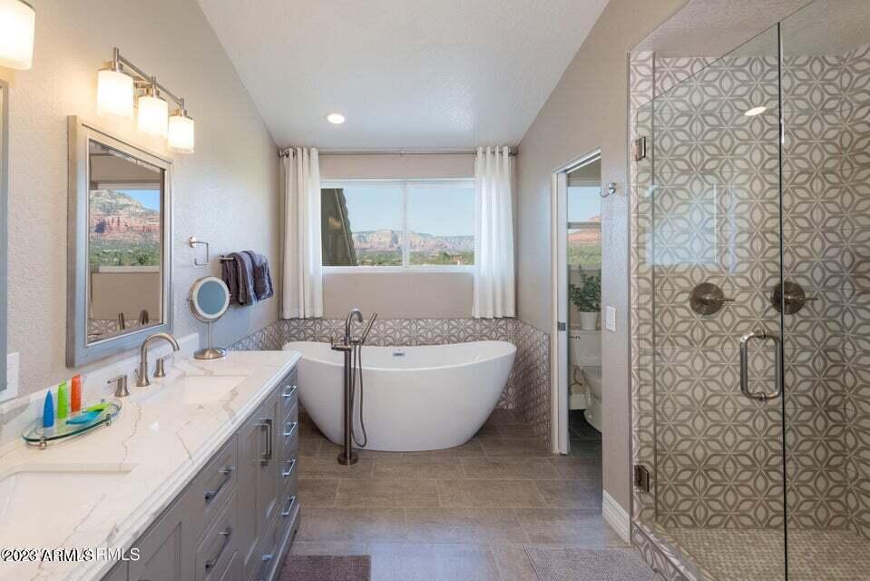 Las Lomas - Residential