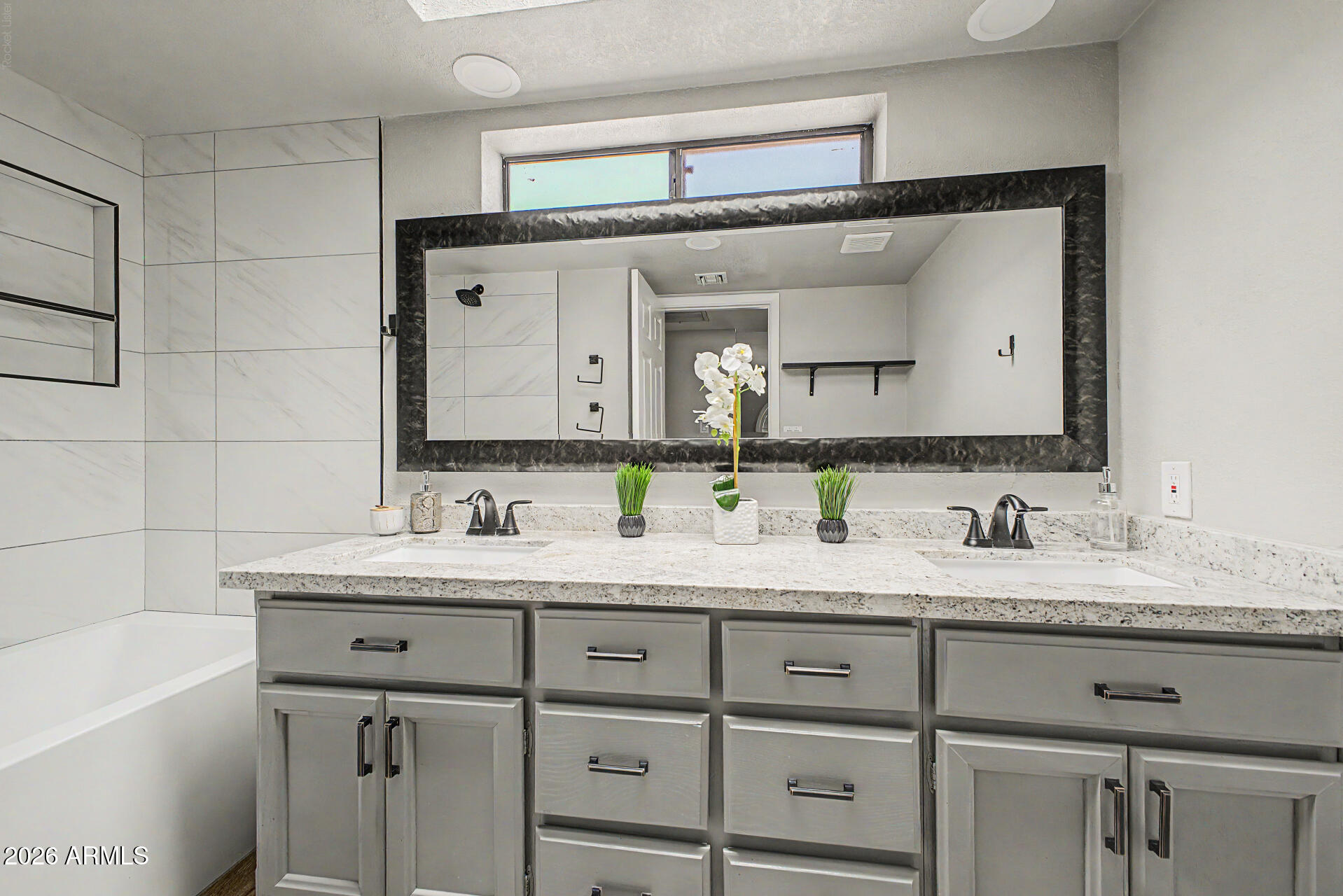VILLA OESTE LOT 5 - Residential