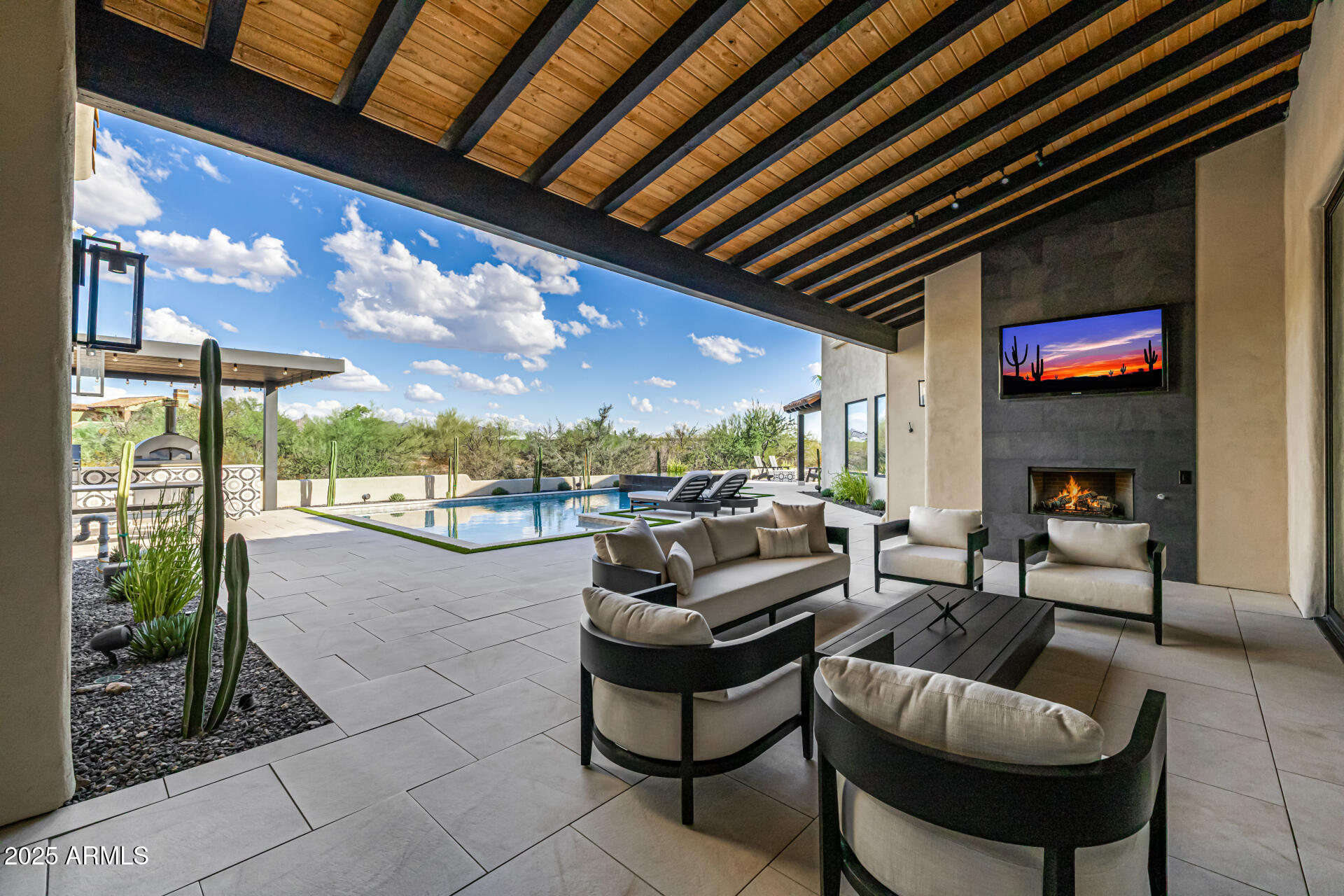 LONE MOUNTAIN ESTATES - Residential