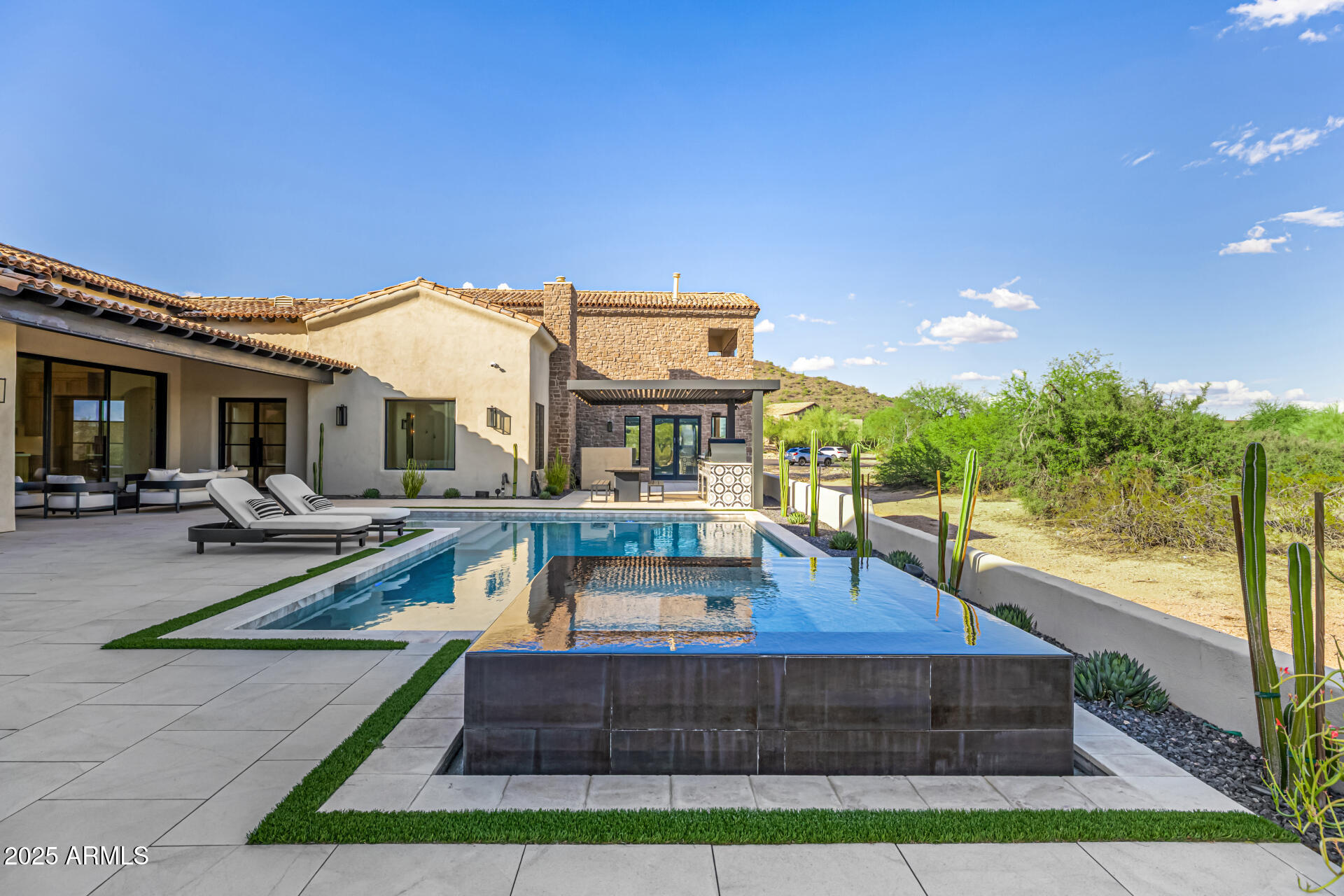 LONE MOUNTAIN ESTATES - Residential