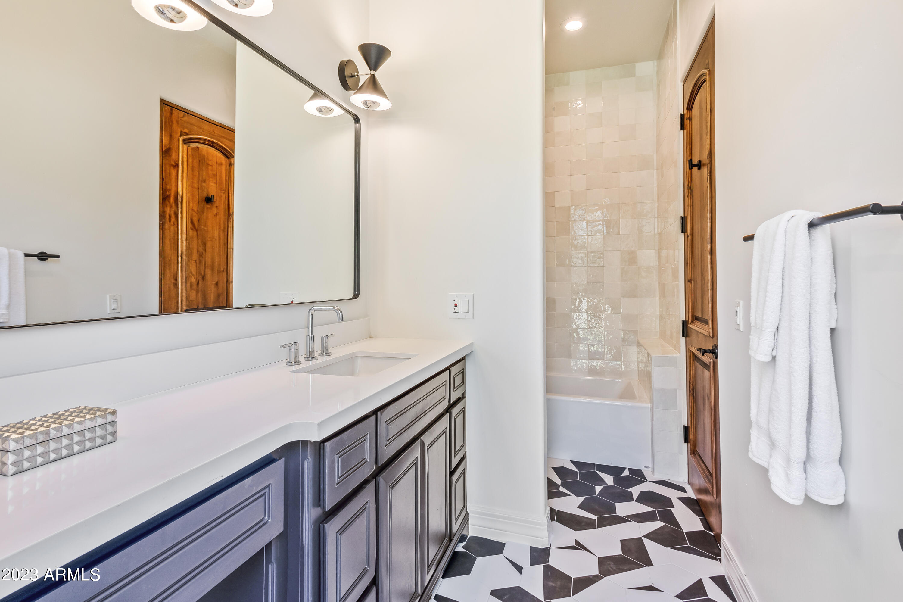 CASA BLANCA ESTATES LOT 20-37 & TR A - Residential