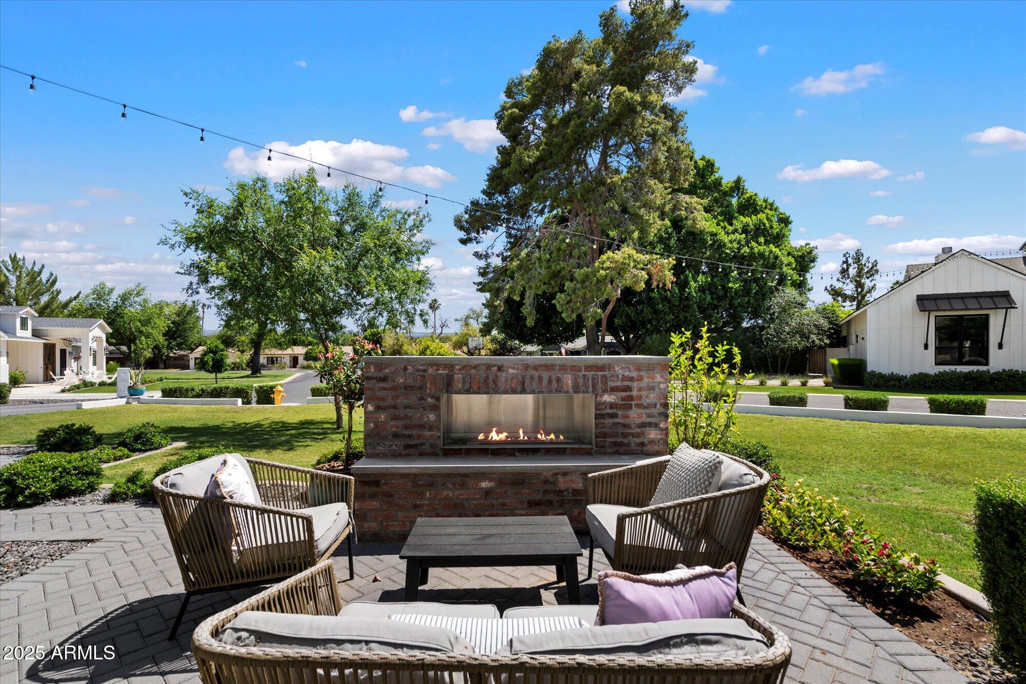 ADDISON MANOR - Residential