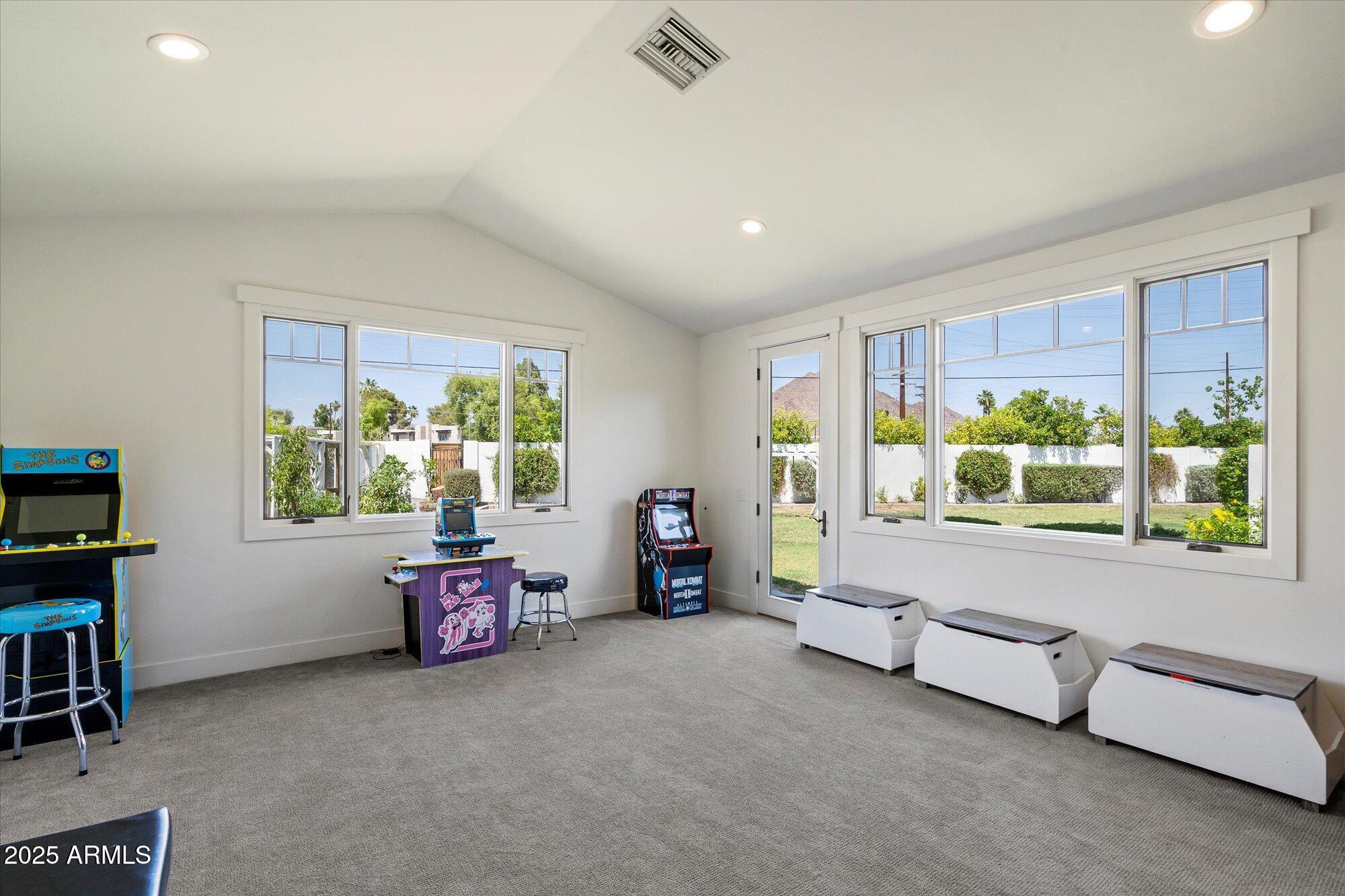 ADDISON MANOR - Residential