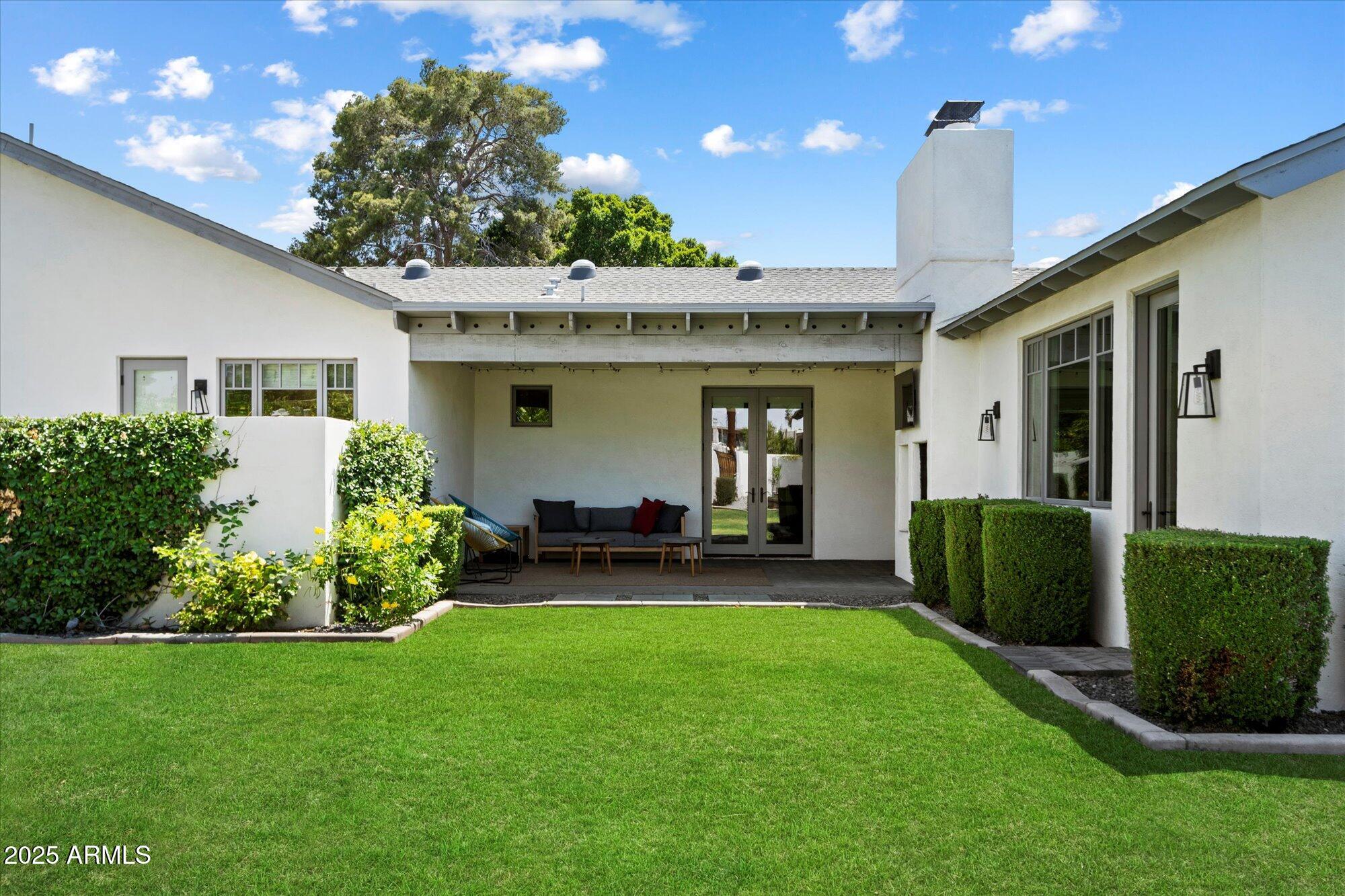 ADDISON MANOR - Residential