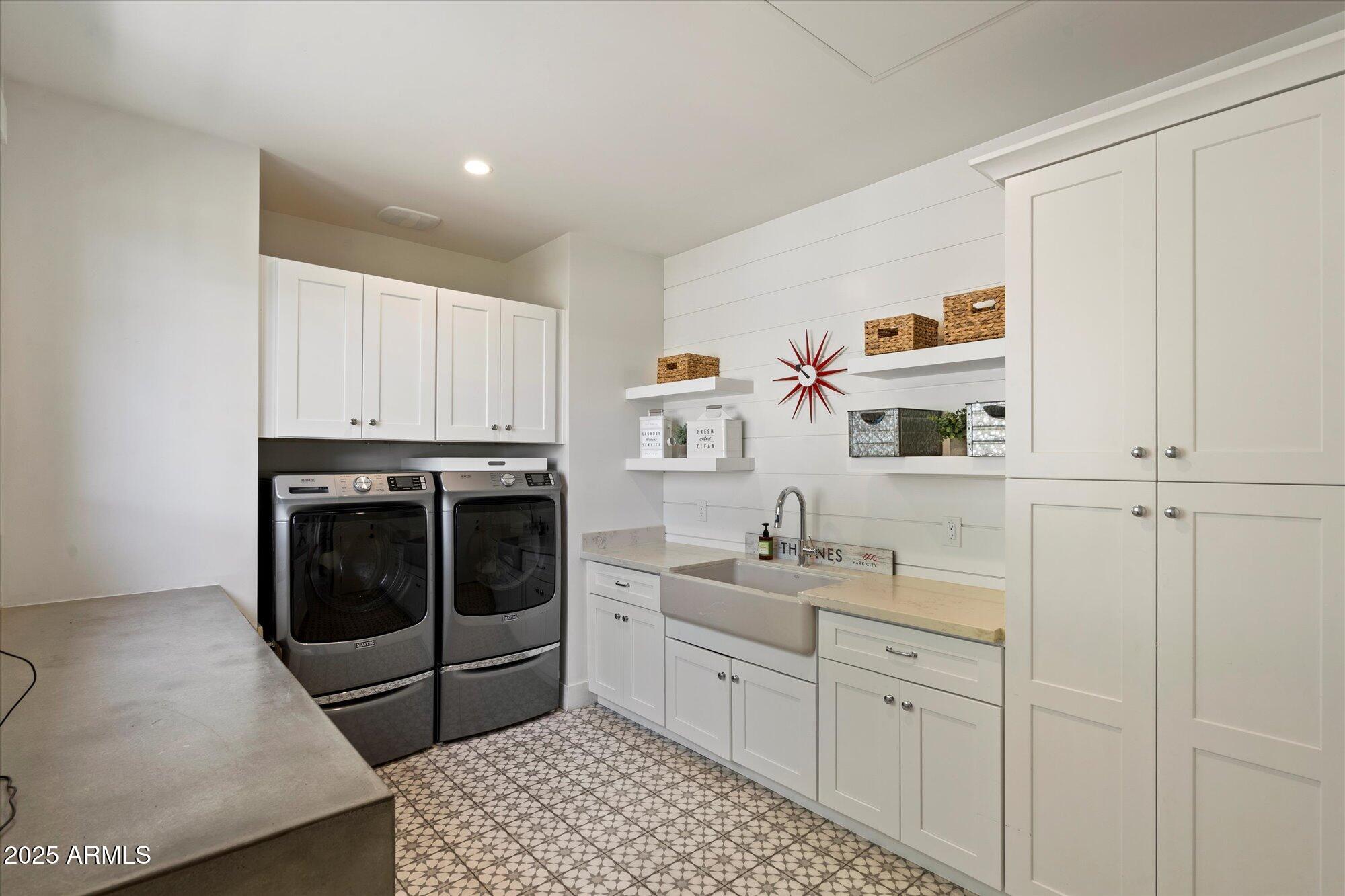 ADDISON MANOR - Residential
