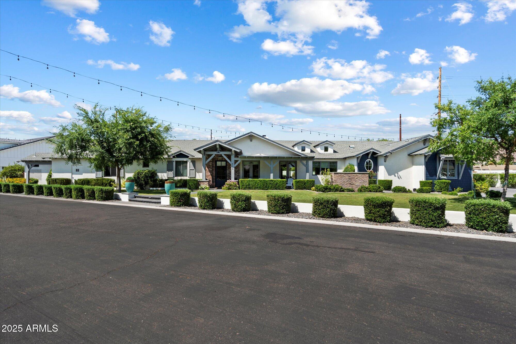 ADDISON MANOR - Residential