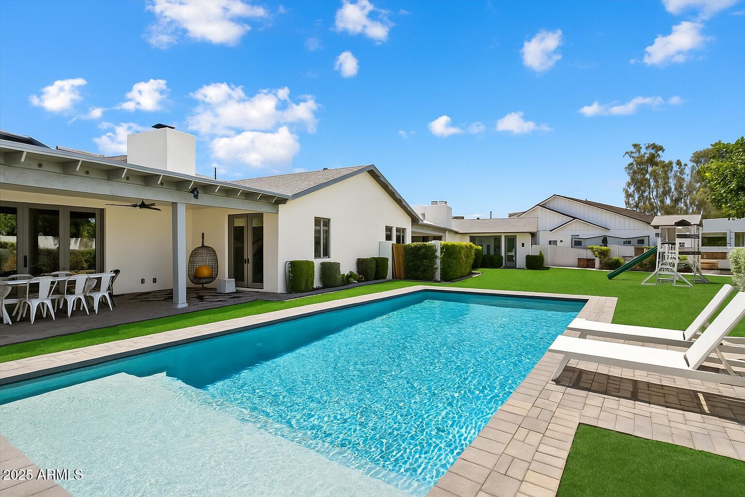 ADDISON MANOR - Residential