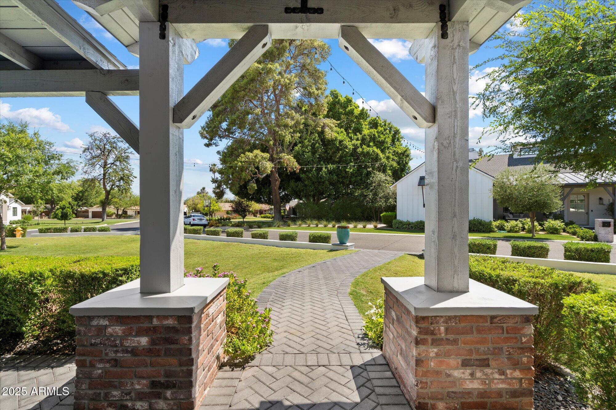 ADDISON MANOR - Residential