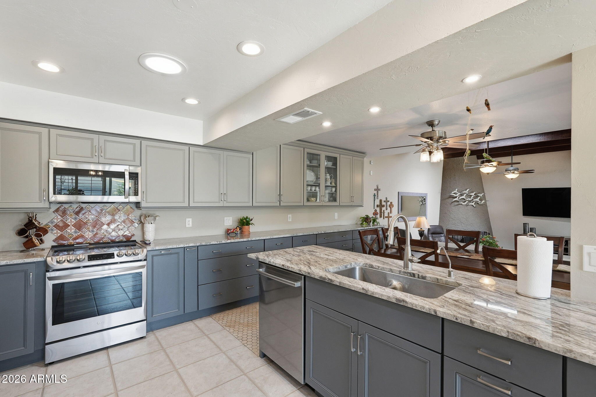 SANTO TOMAS UNIT 6 - Residential