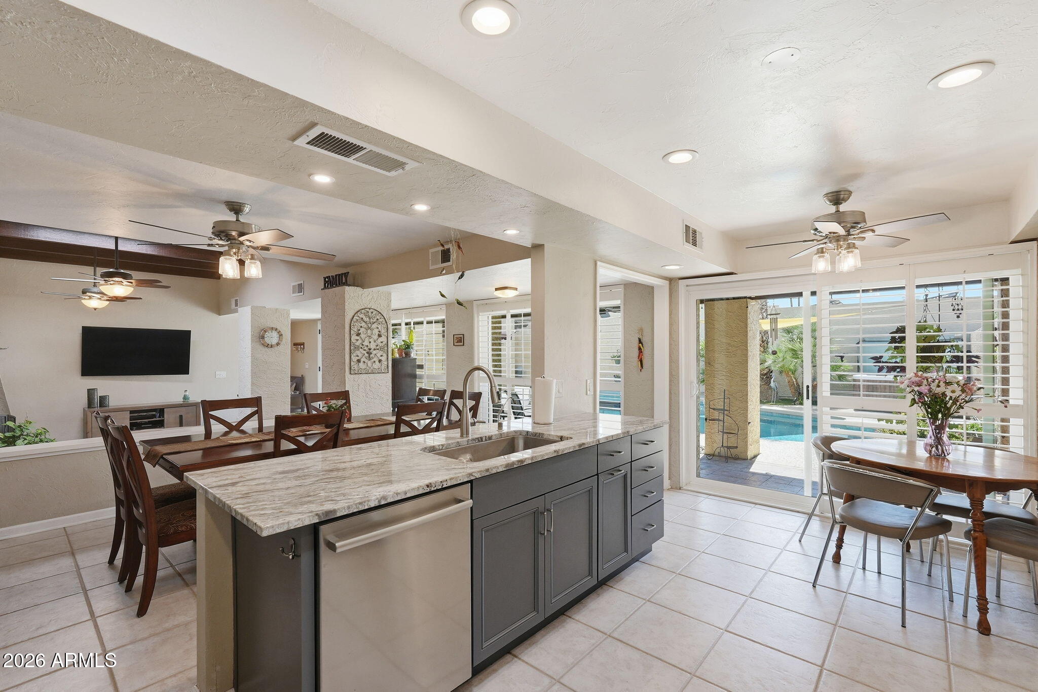 SANTO TOMAS UNIT 6 - Residential