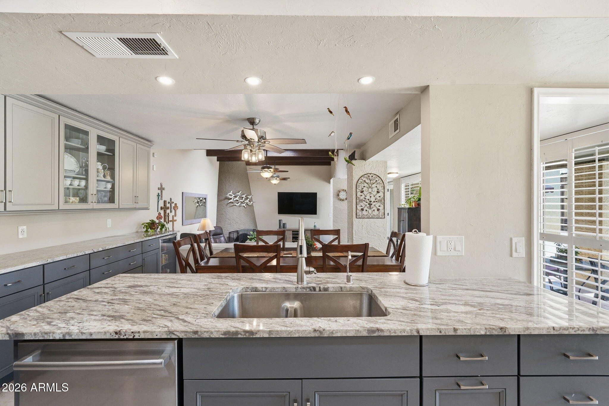 SANTO TOMAS UNIT 6 - Residential