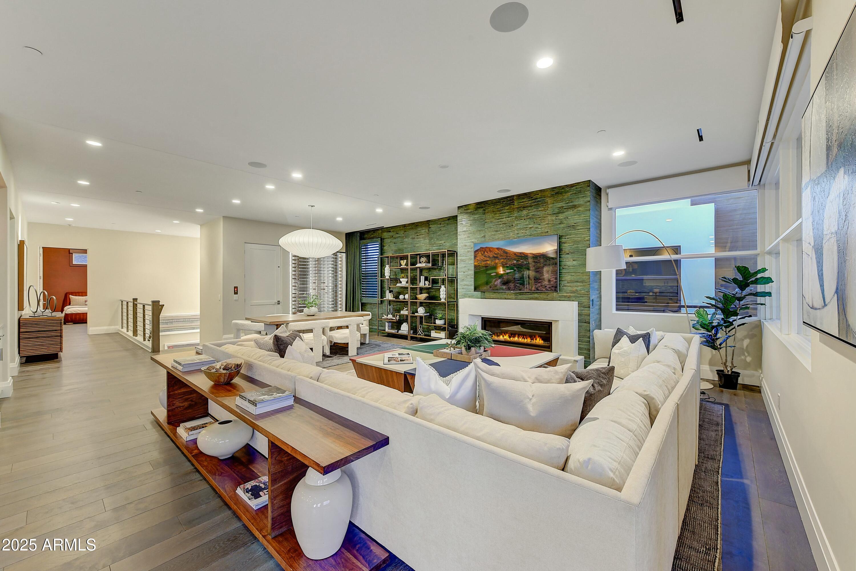 VILLAS AT MOUNTAIN SHADOWS - Residential