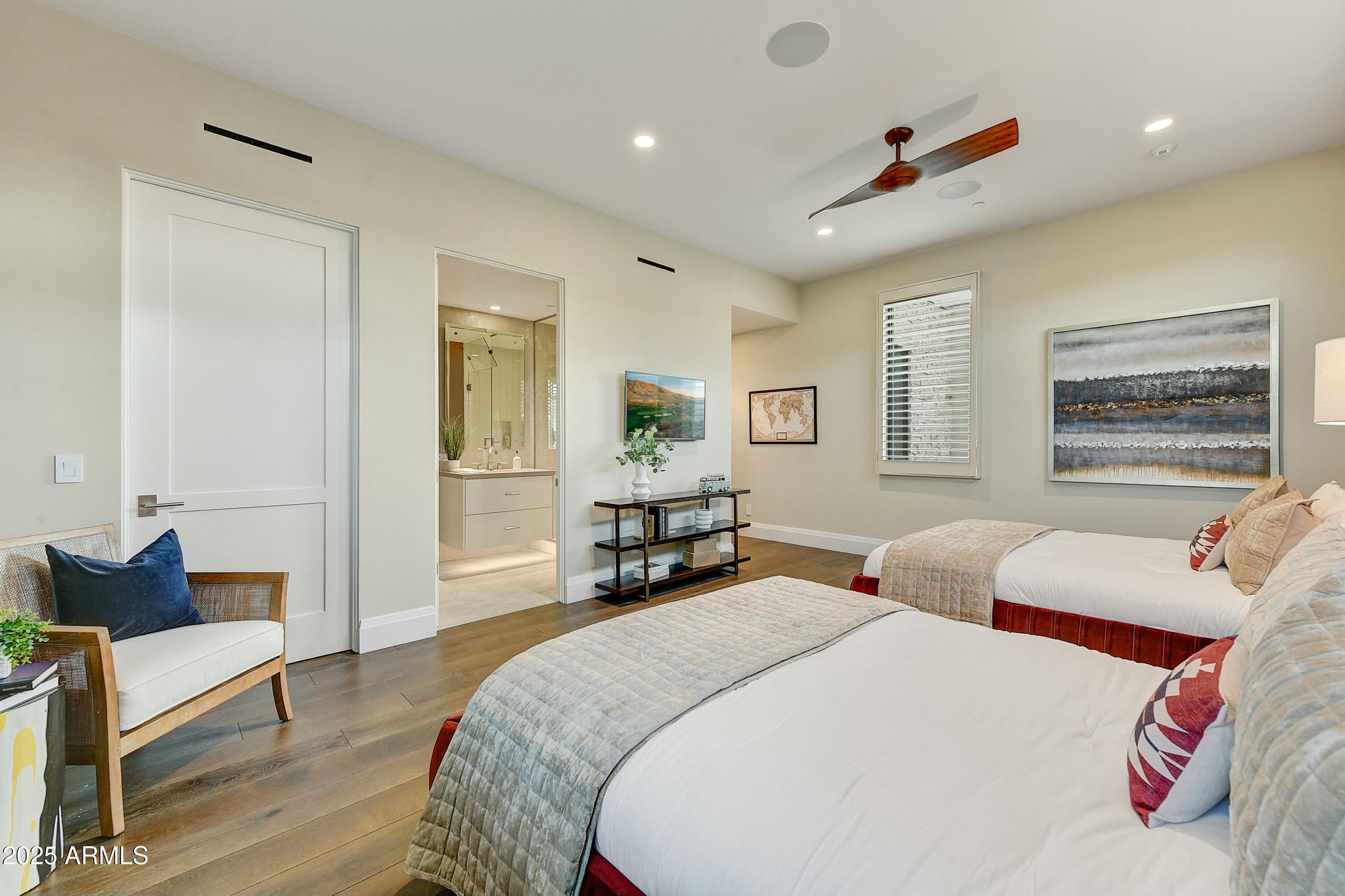 VILLAS AT MOUNTAIN SHADOWS - Residential