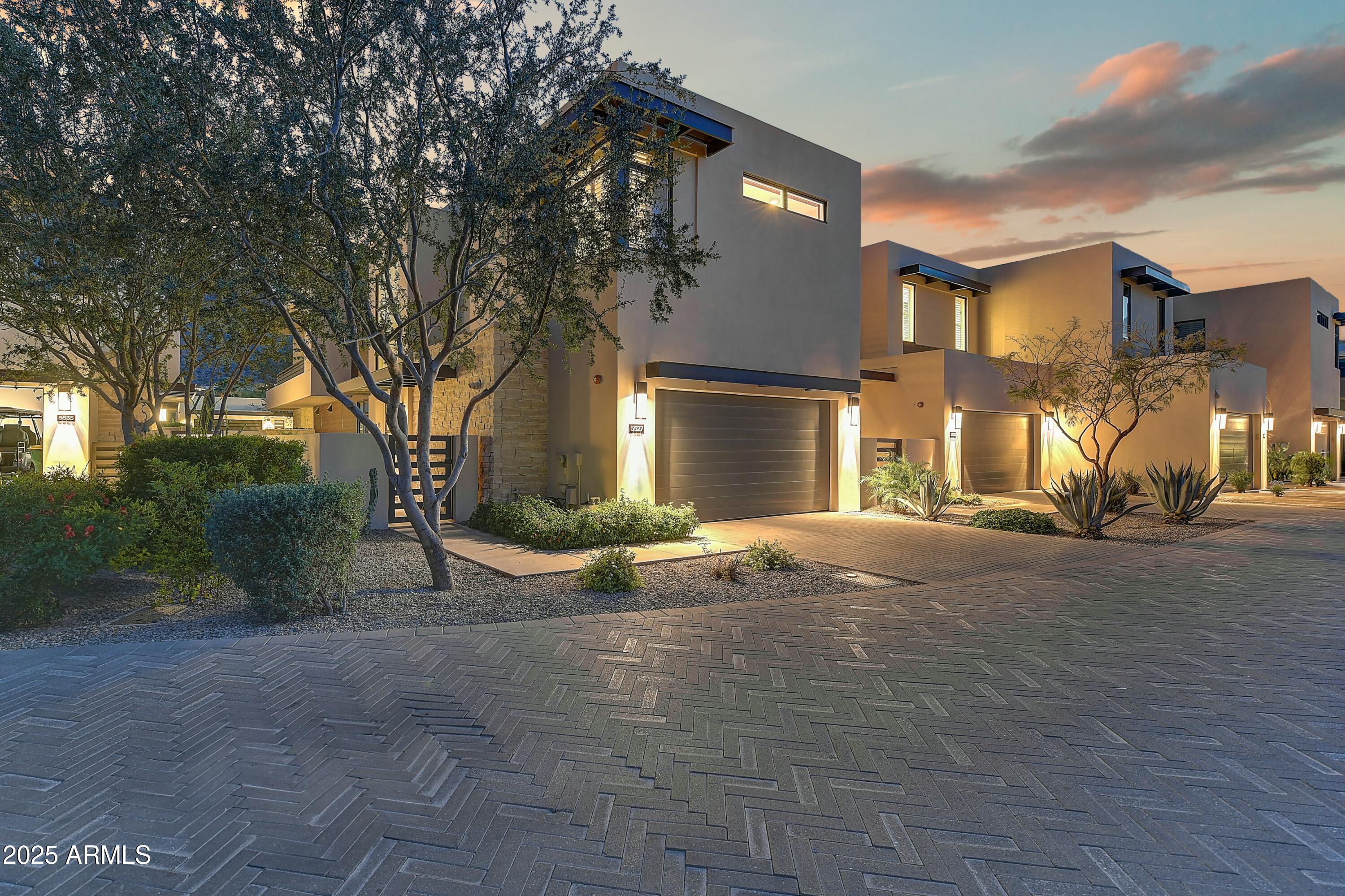 VILLAS AT MOUNTAIN SHADOWS - Residential