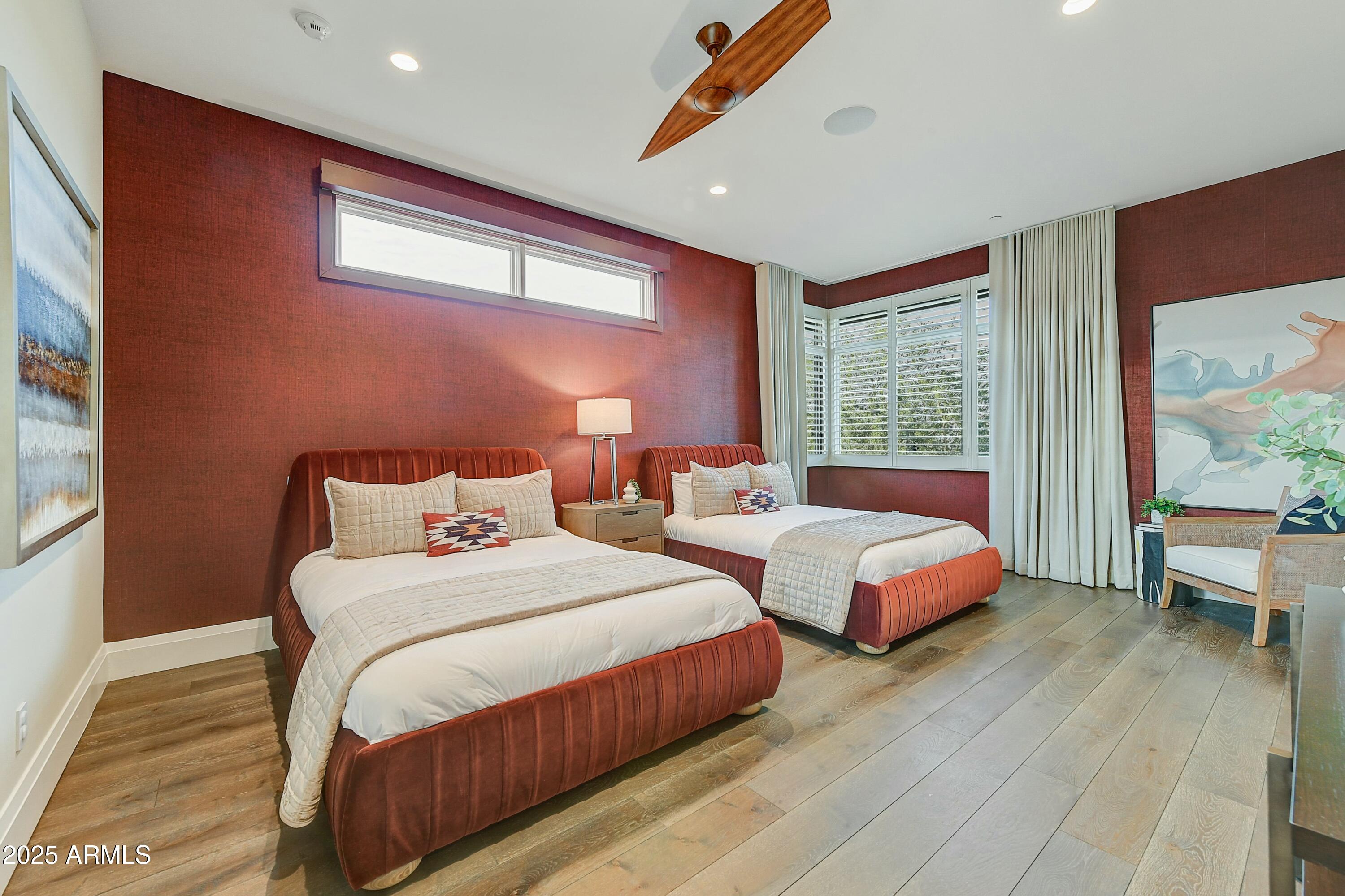 VILLAS AT MOUNTAIN SHADOWS - Residential