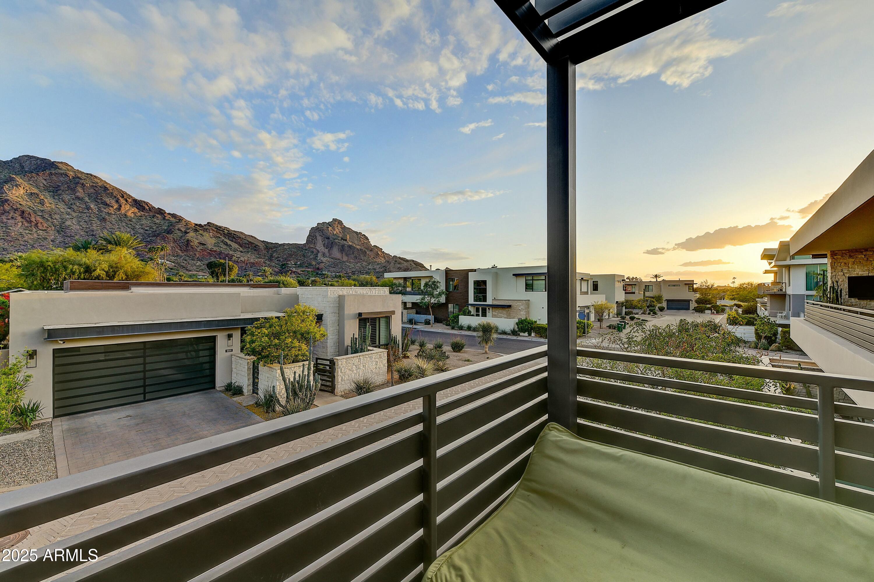 VILLAS AT MOUNTAIN SHADOWS - Residential