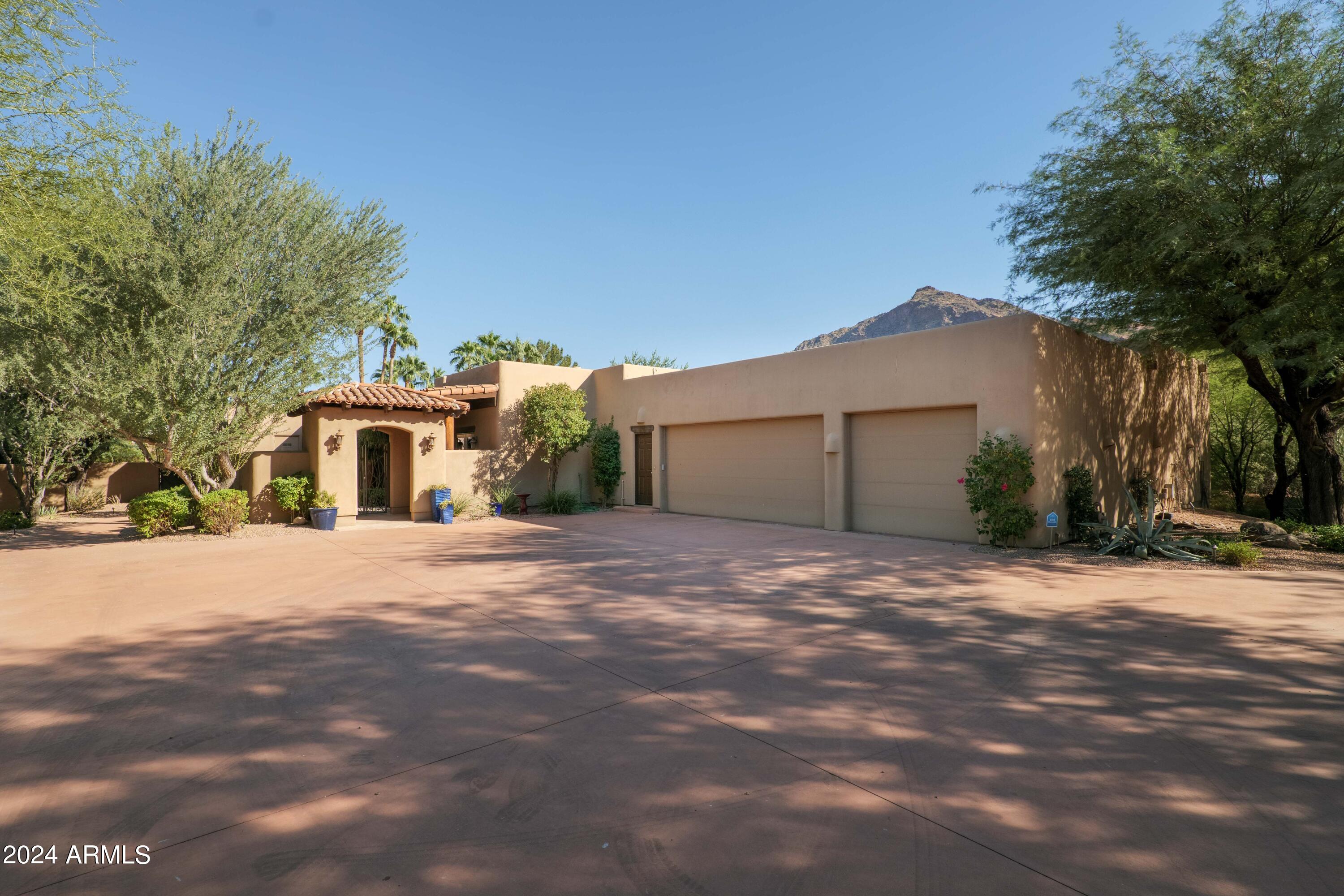 CAMELBACK RANCHOS - Residential
