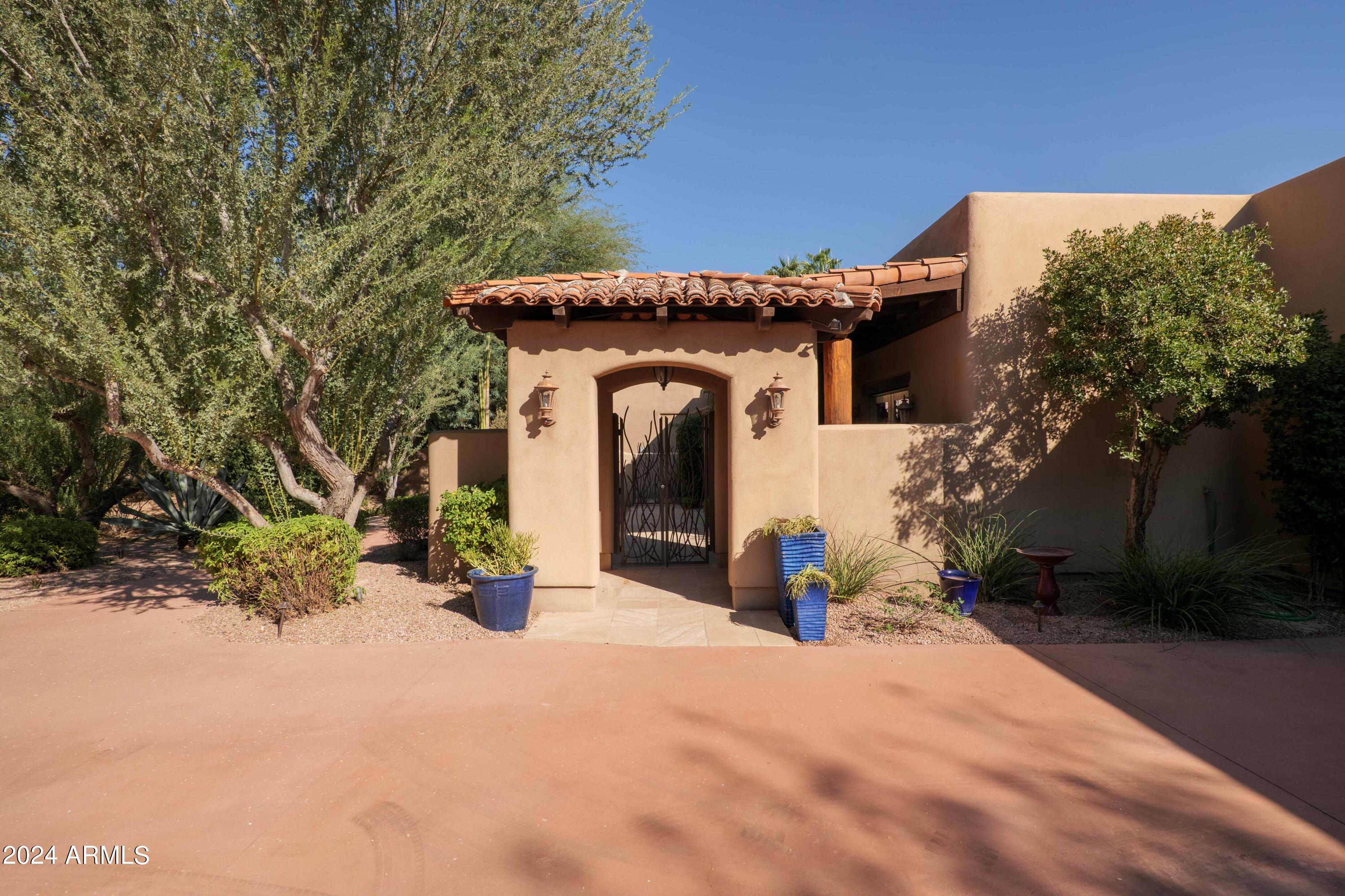 CAMELBACK RANCHOS - Residential