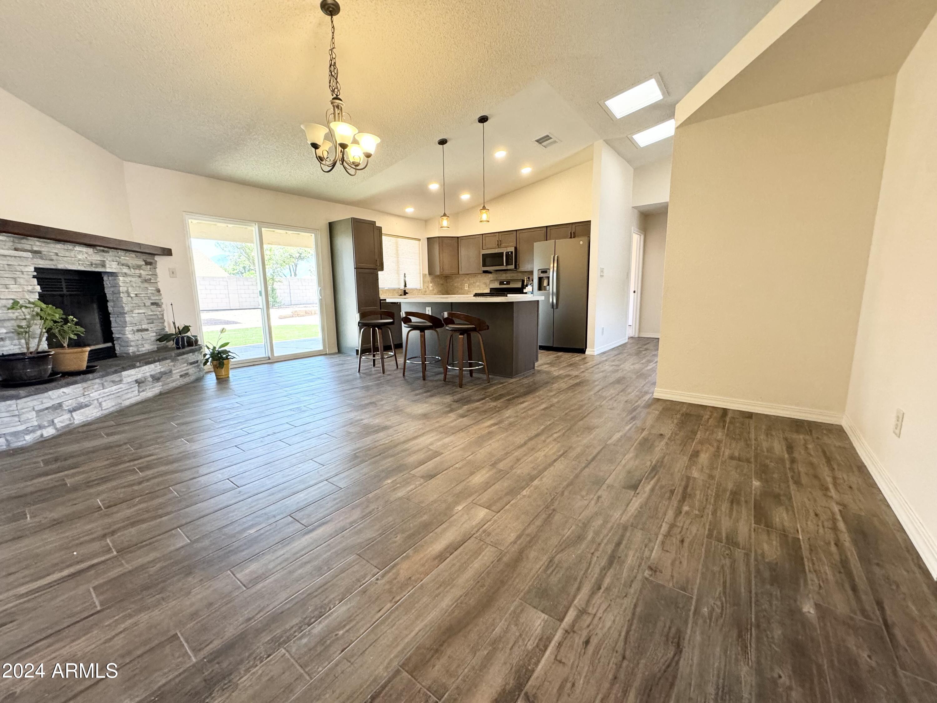 MISSION HILLS ESTATES - Residential
