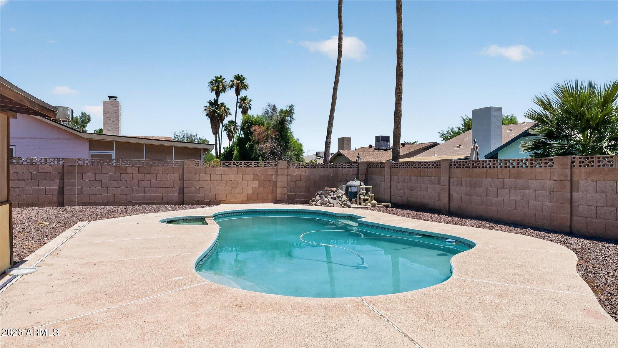 COUNTRY MEADOWS - Residential