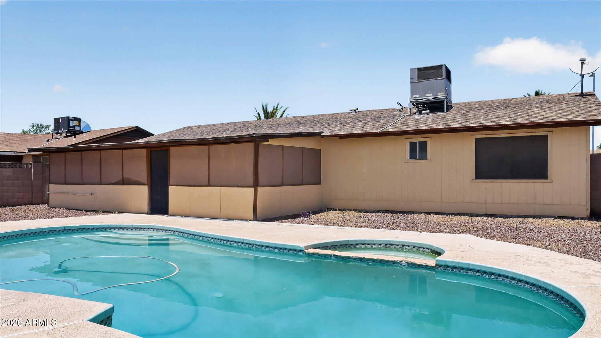 COUNTRY MEADOWS - Residential