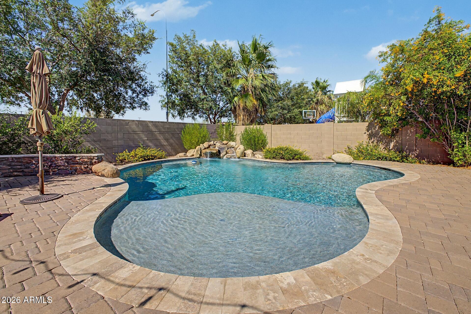 MAPLEWOOD COURT - Residential