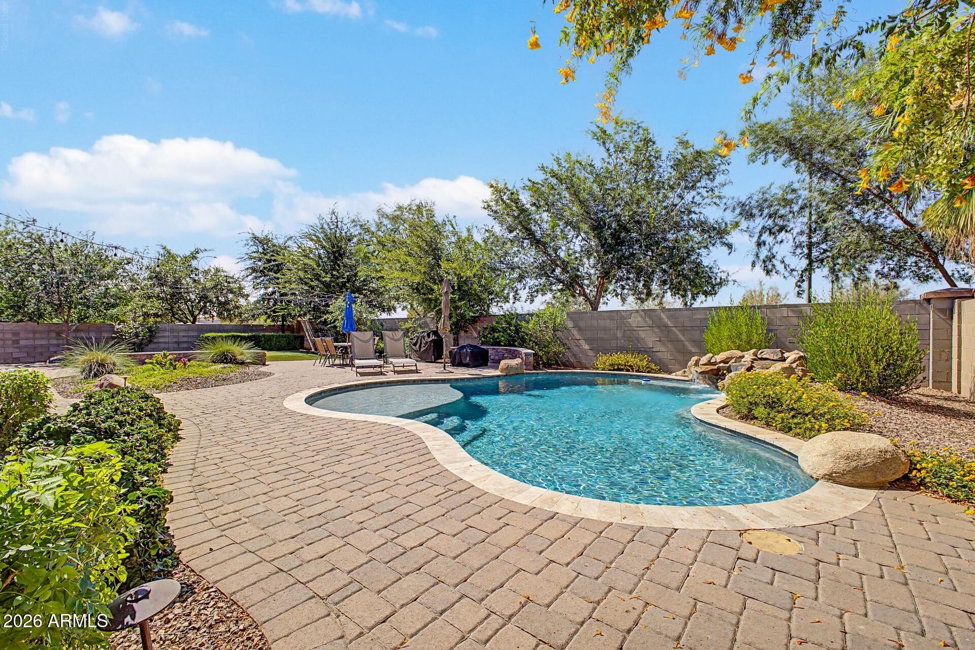 MAPLEWOOD COURT - Residential