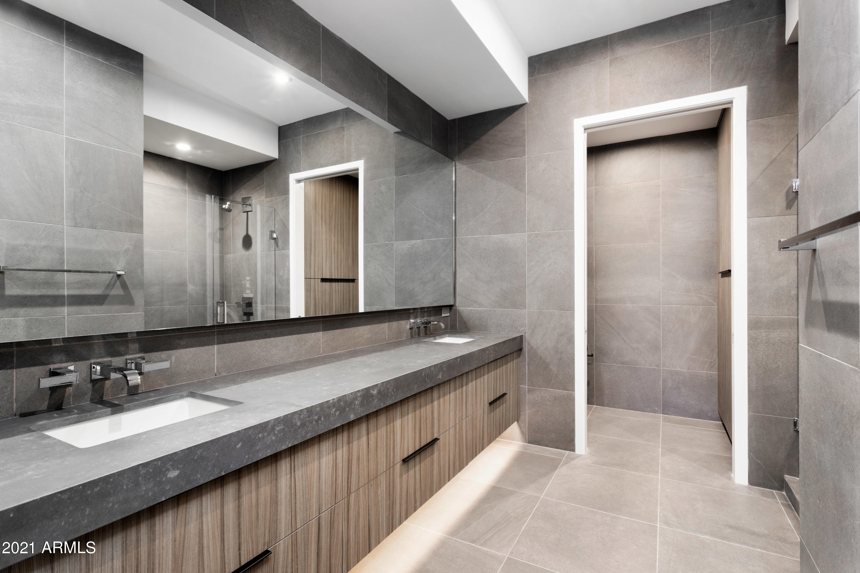 OPTIMA KIERLAND CENTER 7180 CONDOMINIUM AMD - Residential