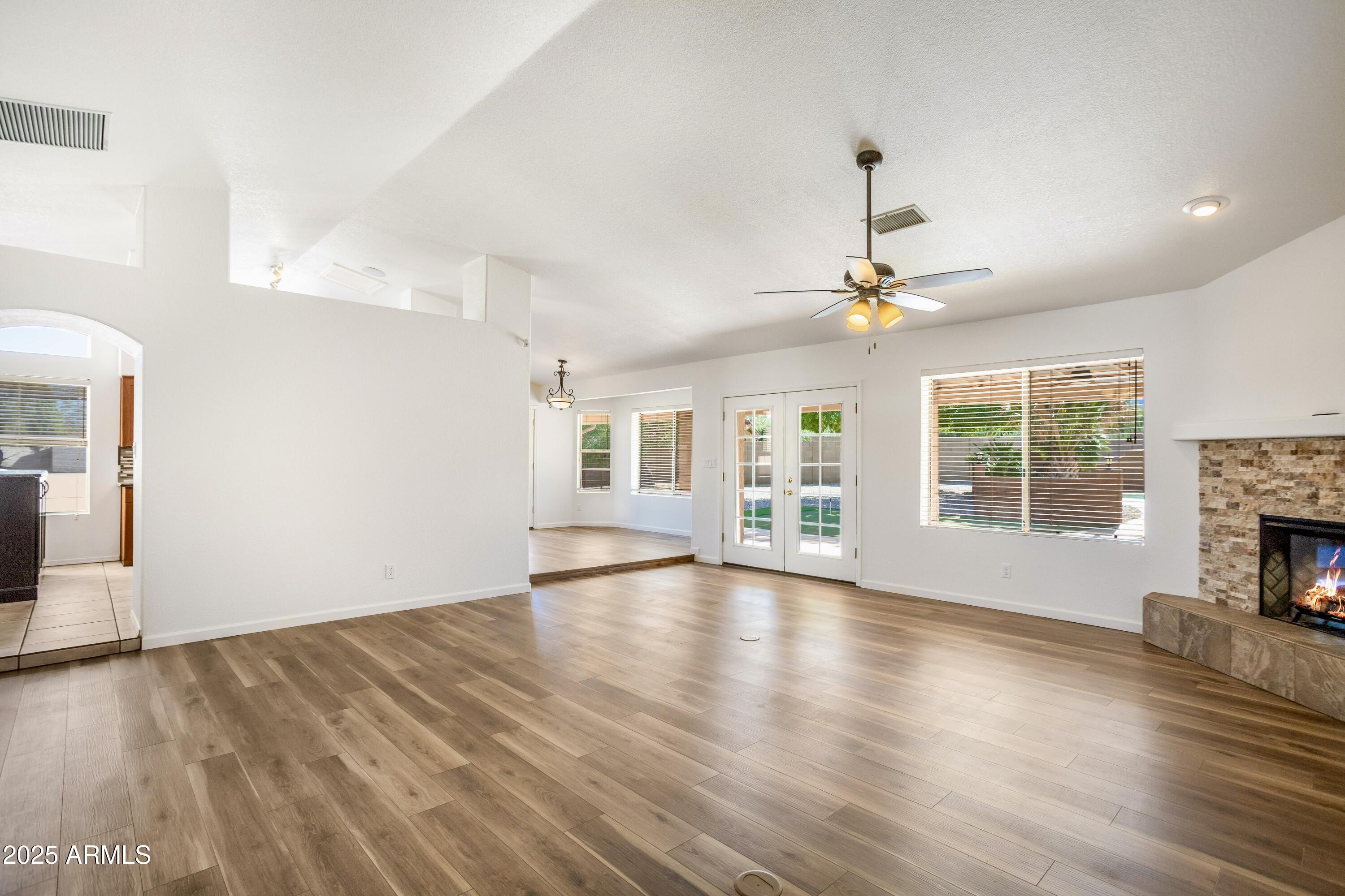 MOUNTAIN SHADOWS PHASE E - Residential