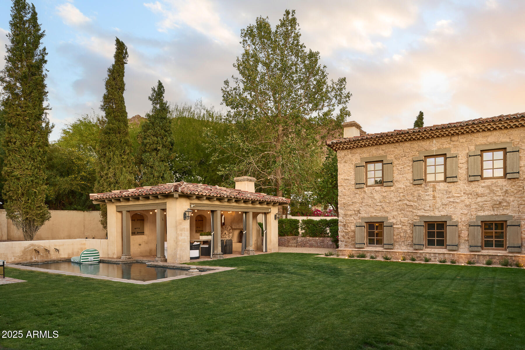 PARADISE HILLS - Residential