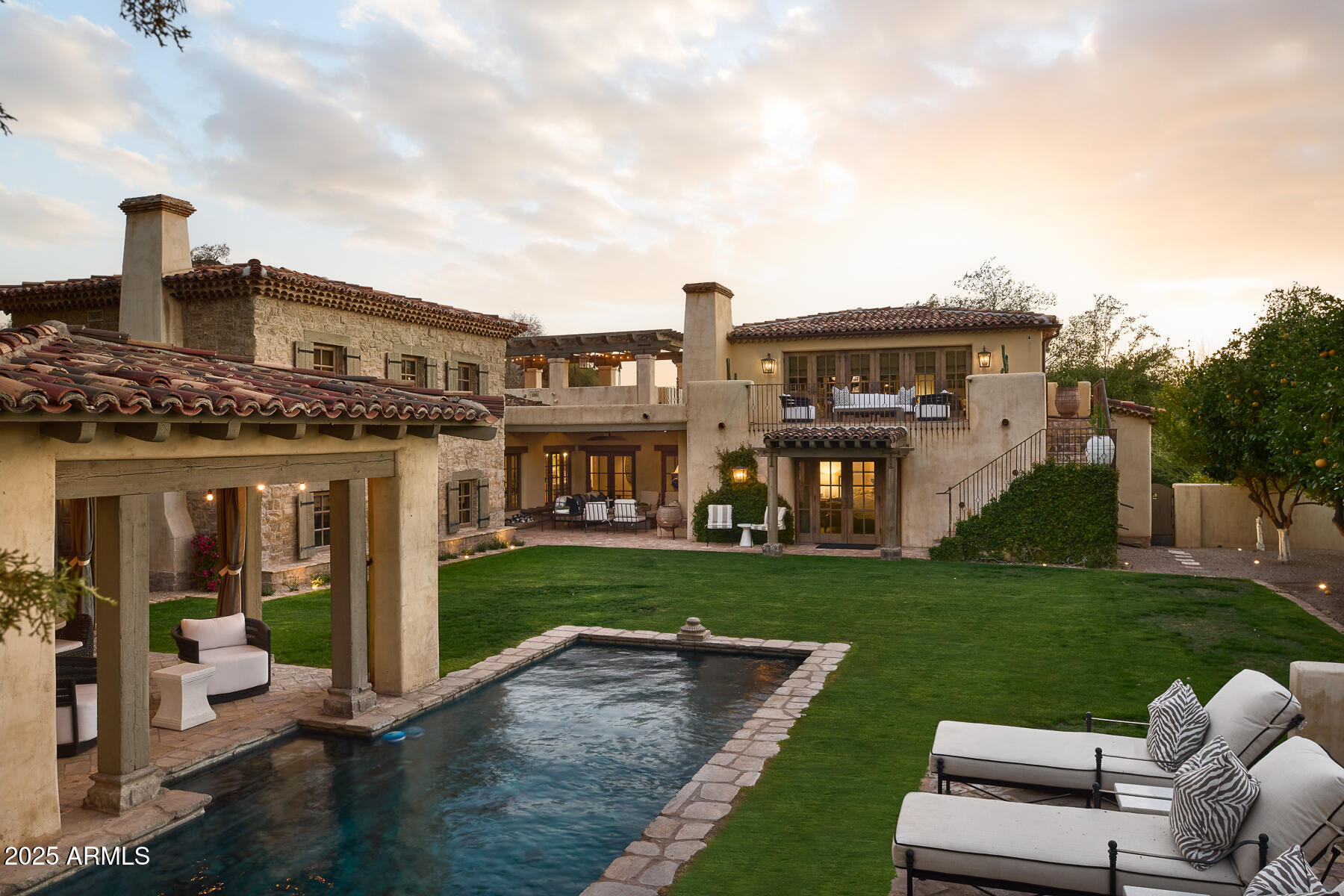 PARADISE HILLS - Residential