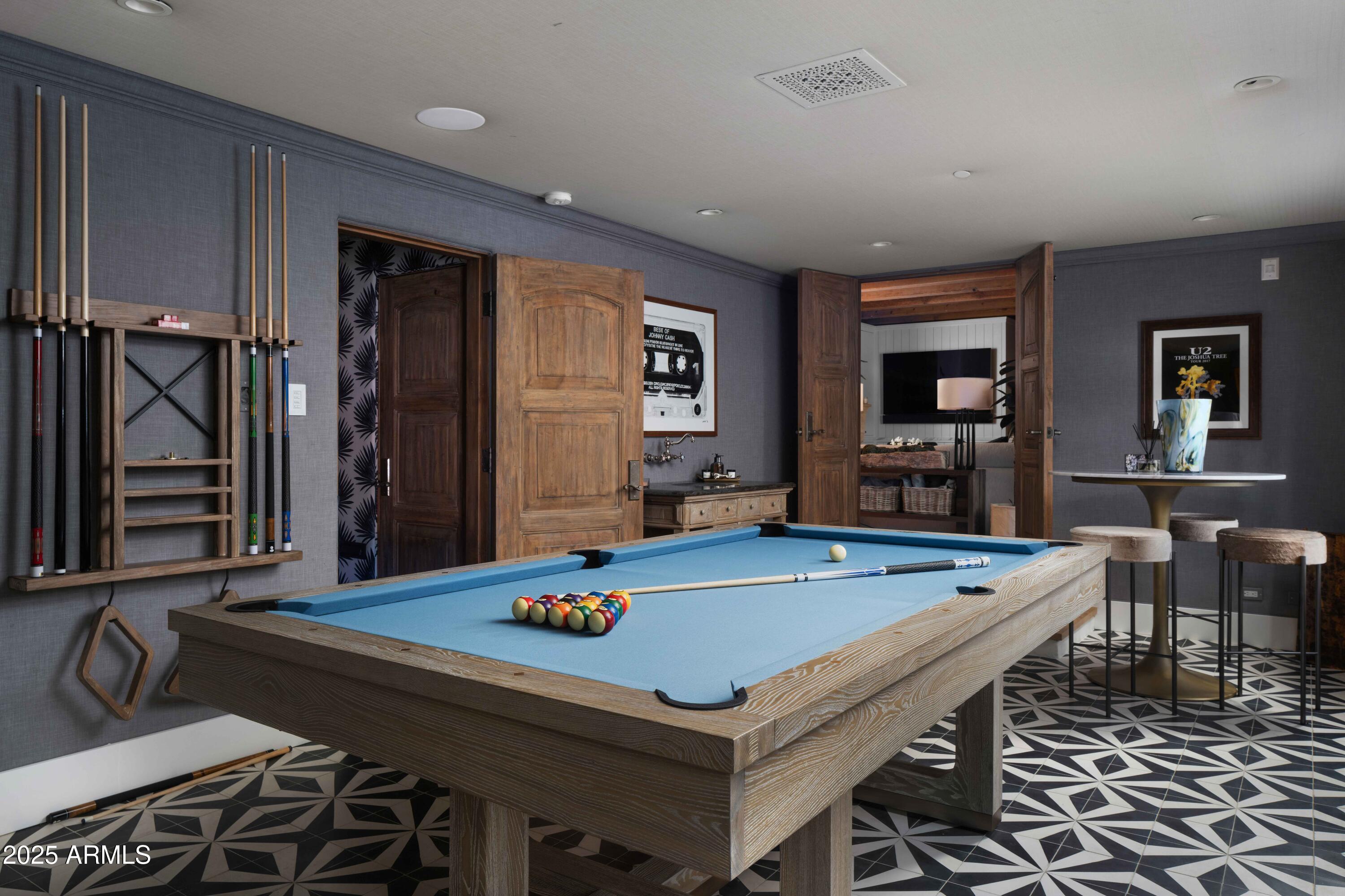 PARADISE HILLS - Residential