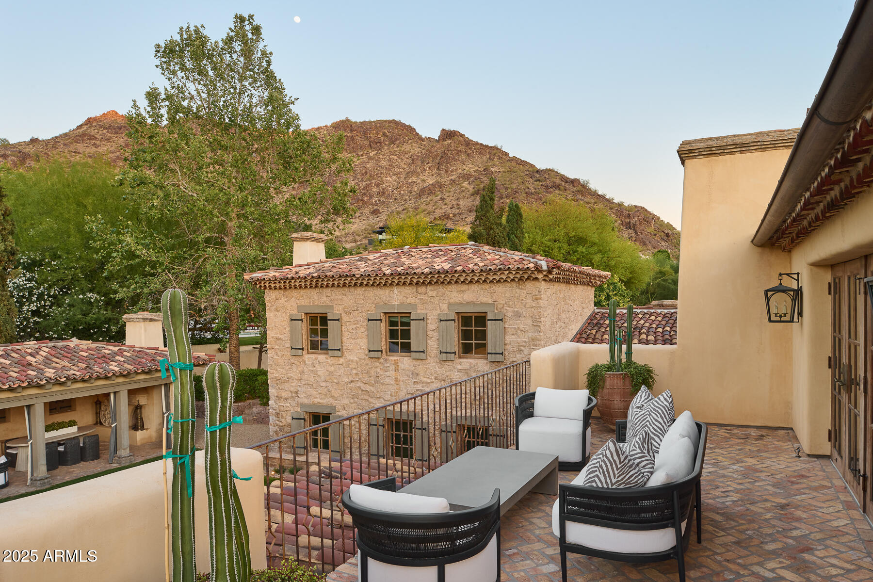 PARADISE HILLS - Residential
