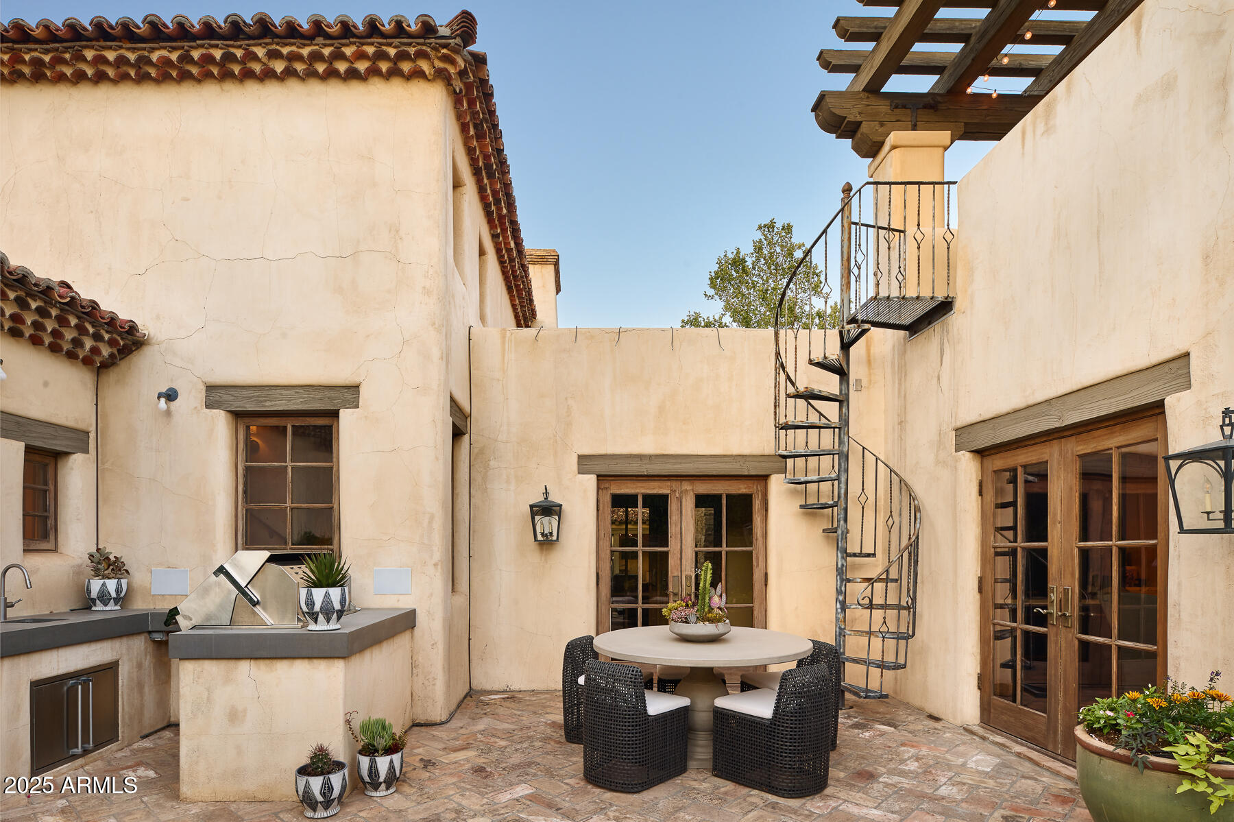 PARADISE HILLS - Residential