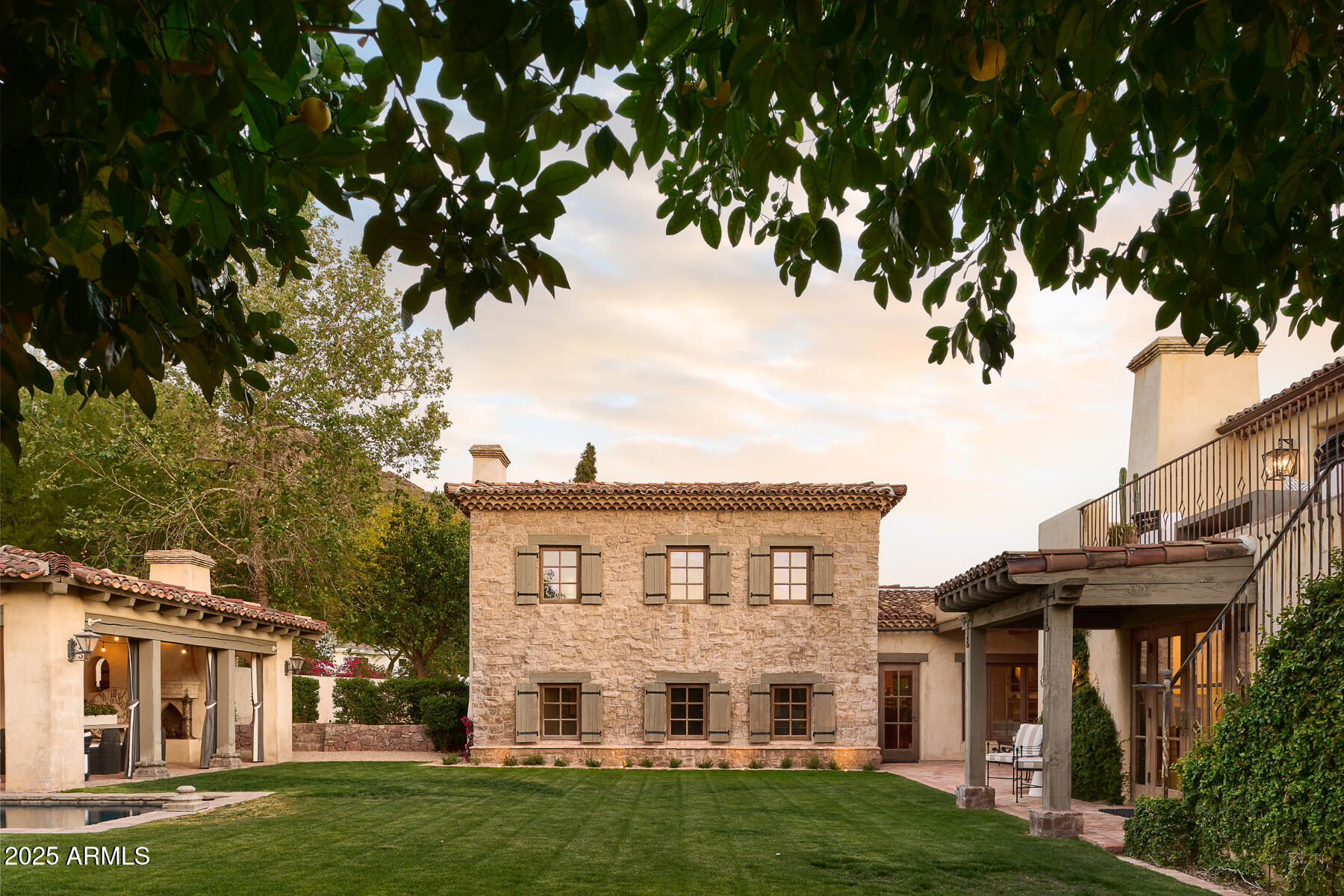 PARADISE HILLS - Residential