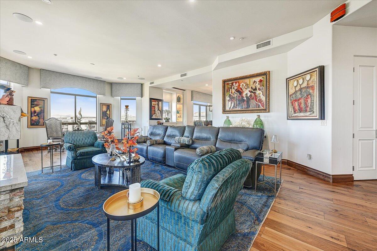 LANDMARK CONDOMINIUM 2 2ND AMD - Residential