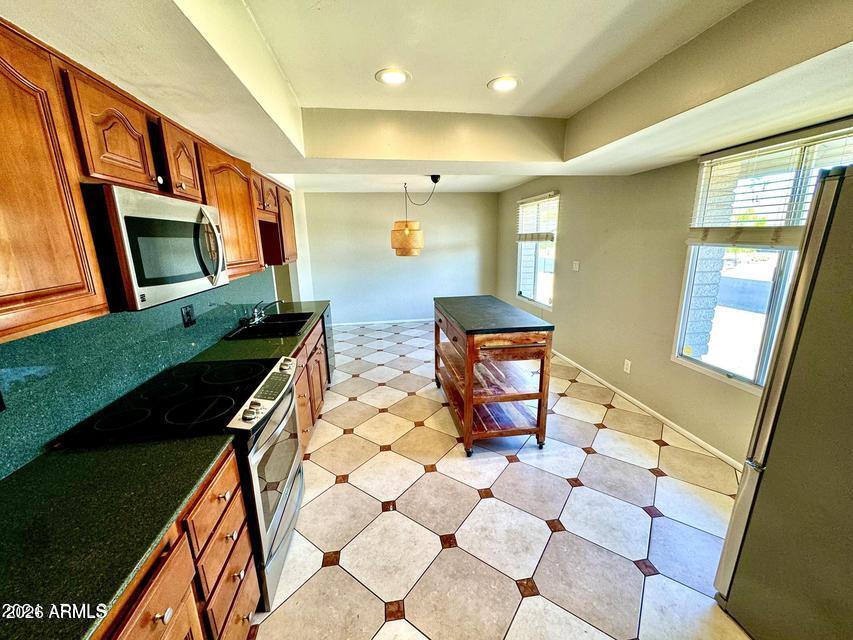 ROADRUNNER ESTATES - Residential Lease