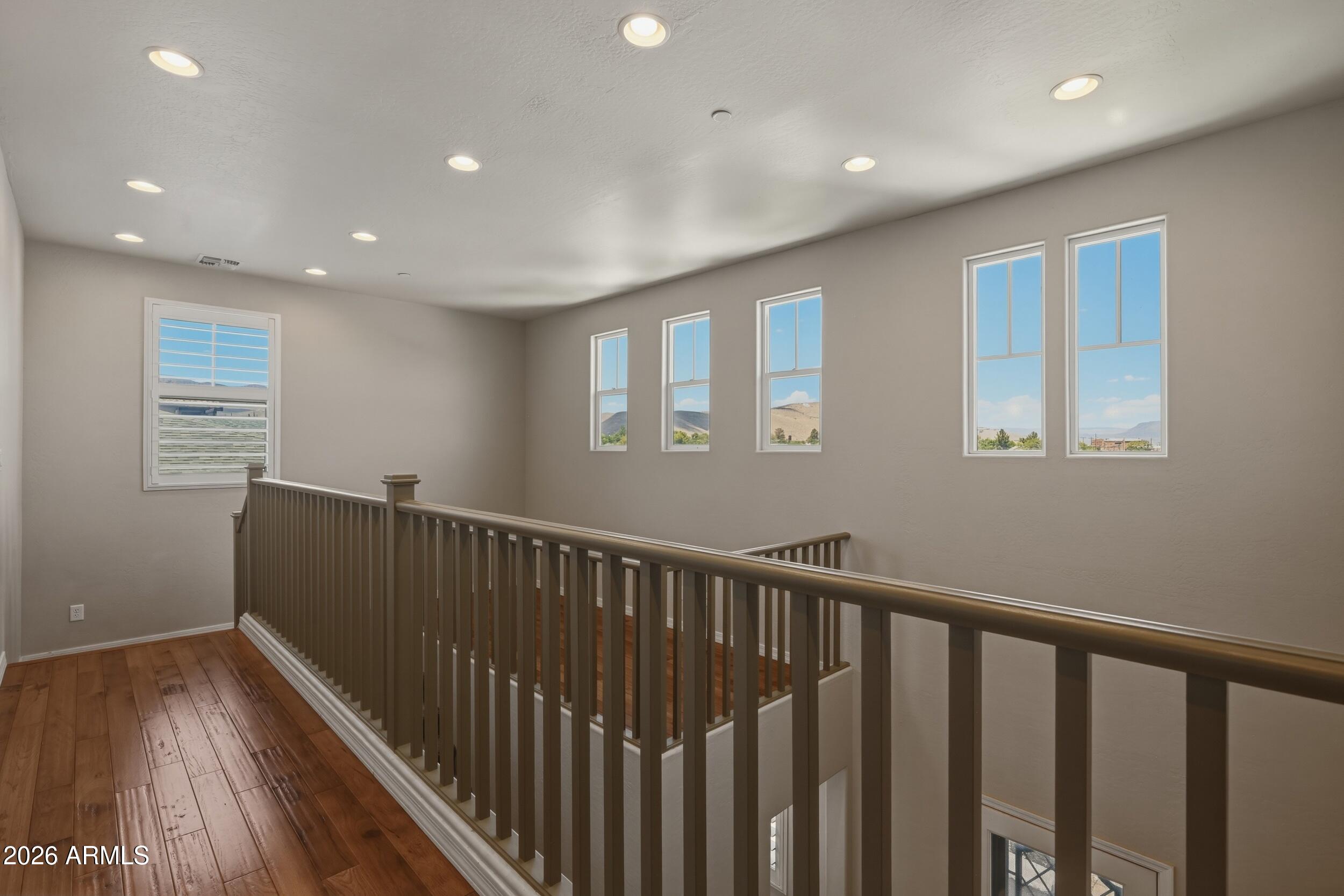 MOUNTAIN GATE - Residential
