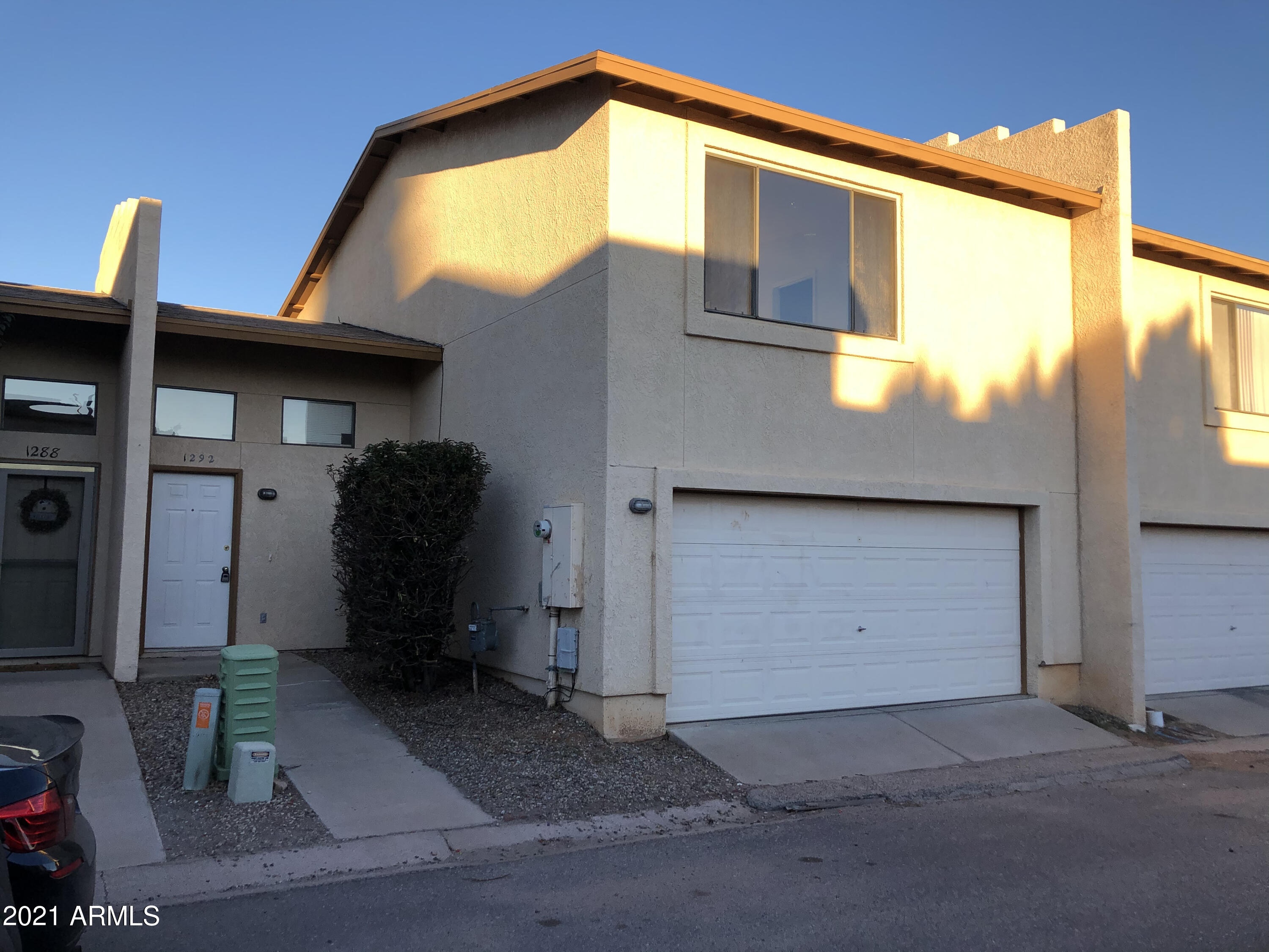 Looking for a townhouse in Sierra Vista. Here is a 2 story 3 bedroom 2 1/2 bath
with a 2 car garage with block wall. All bedrooms upstairs and the 1/2 bath is
downstairs for your guests. Make this home your own or purchase as a great
rental investment.