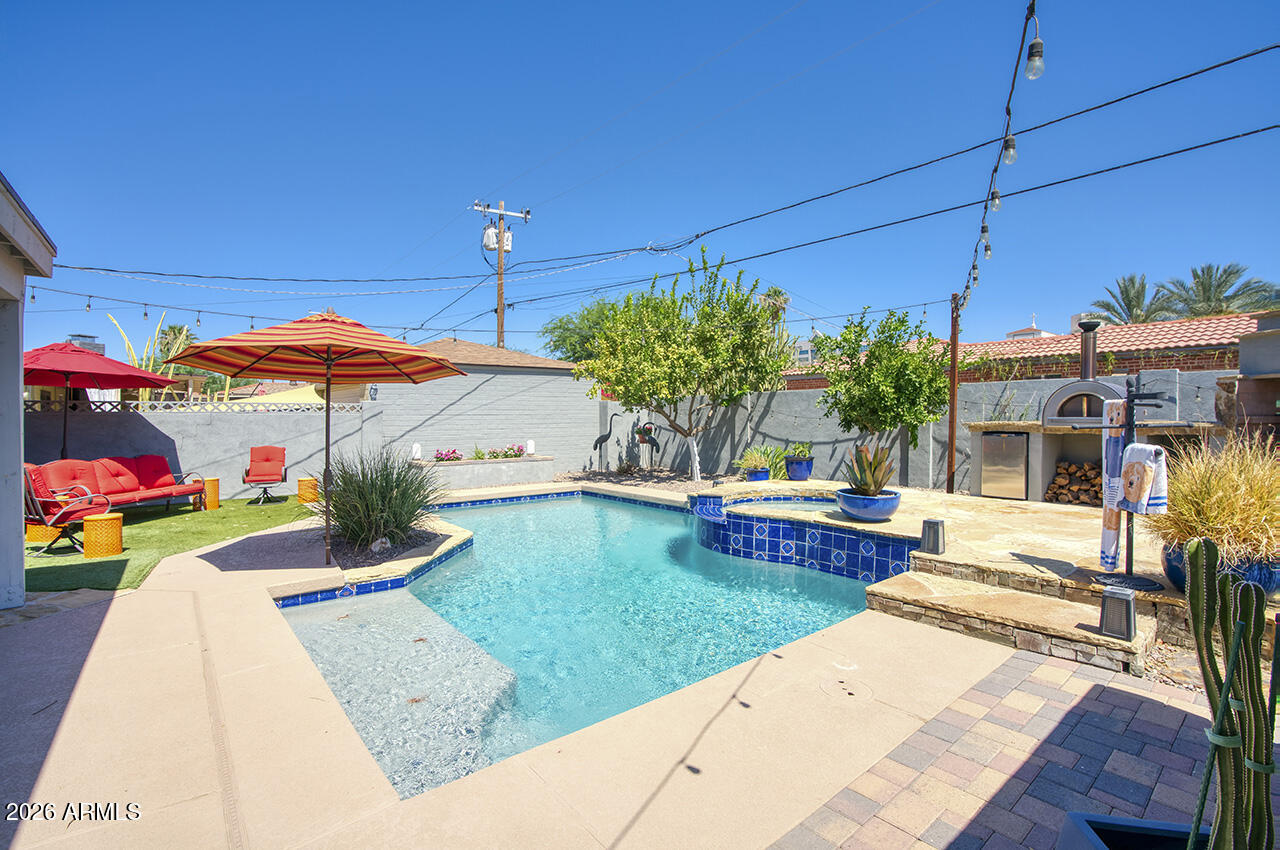 LOU MAR VISTA - Residential