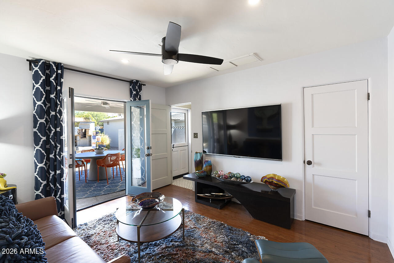 LOU MAR VISTA - Residential