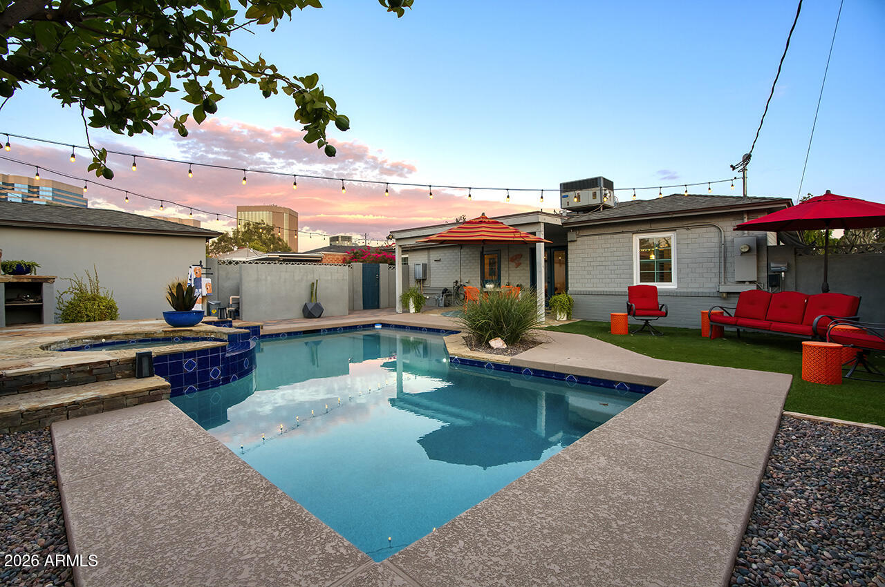 LOU MAR VISTA - Residential