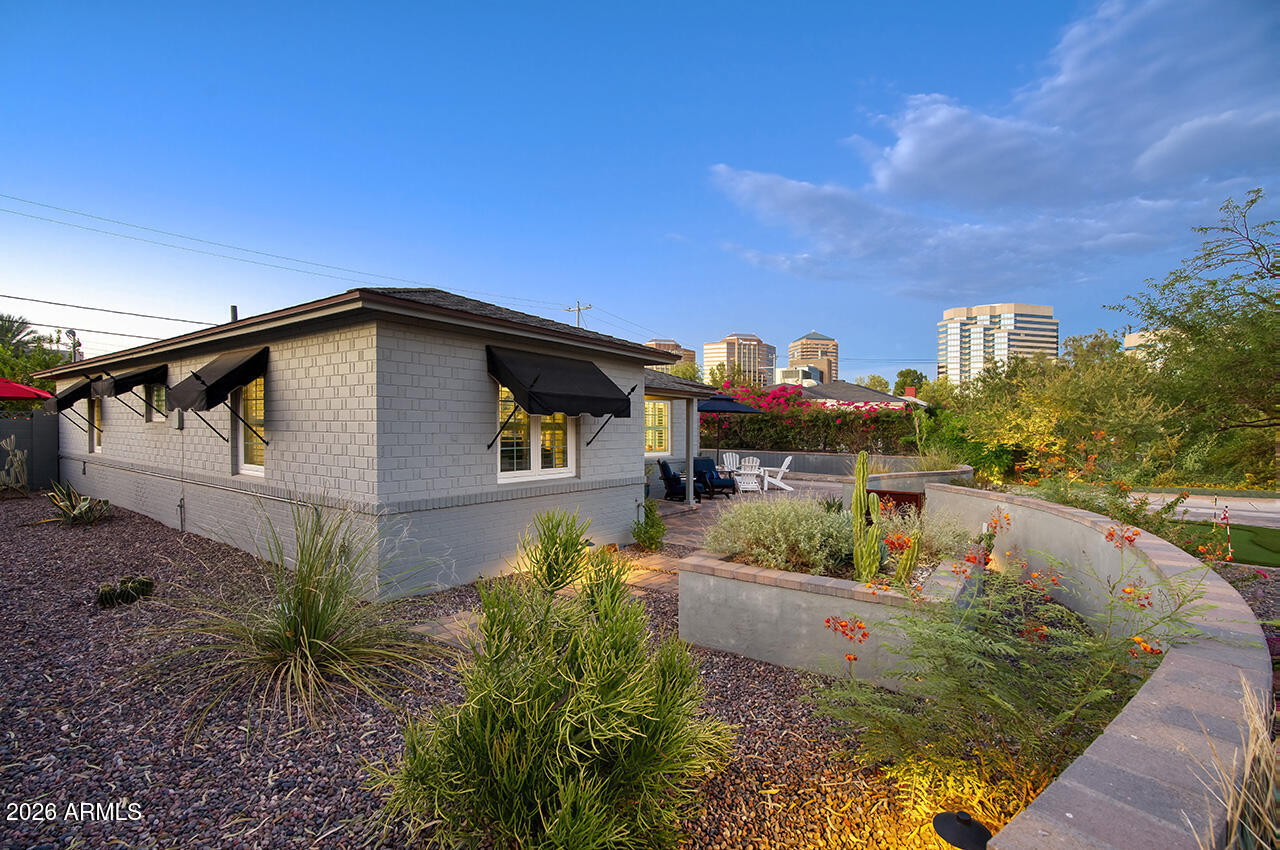 LOU MAR VISTA - Residential