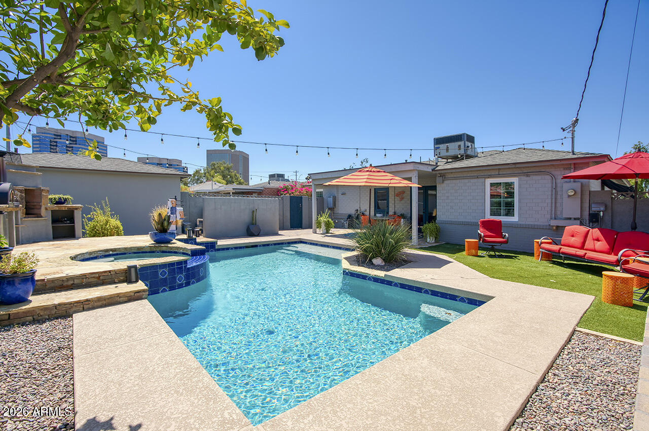 LOU MAR VISTA - Residential