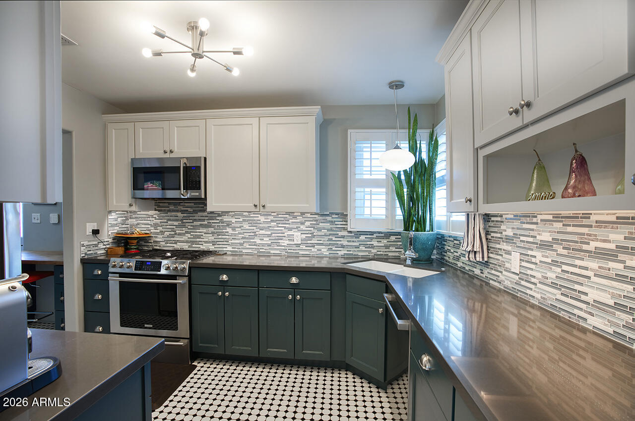 LOU MAR VISTA - Residential
