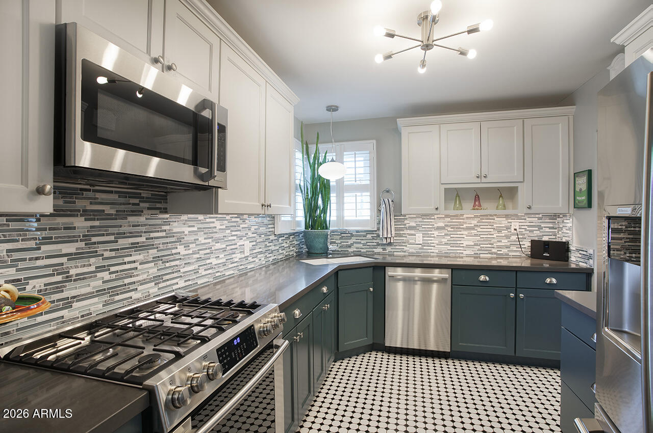 LOU MAR VISTA - Residential
