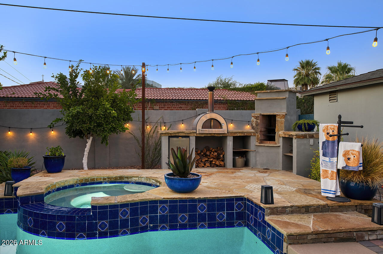 LOU MAR VISTA - Residential