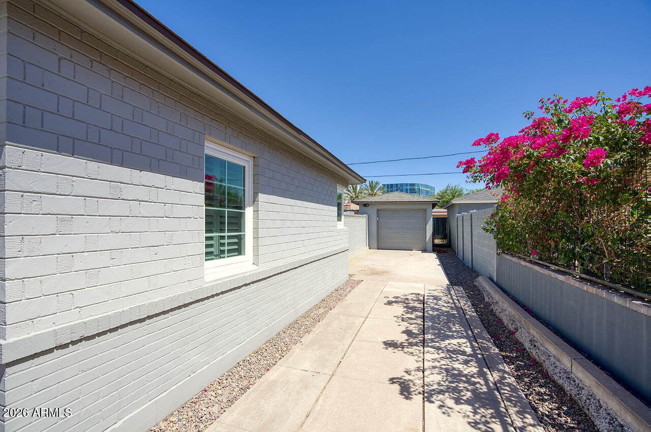 LOU MAR VISTA - Residential