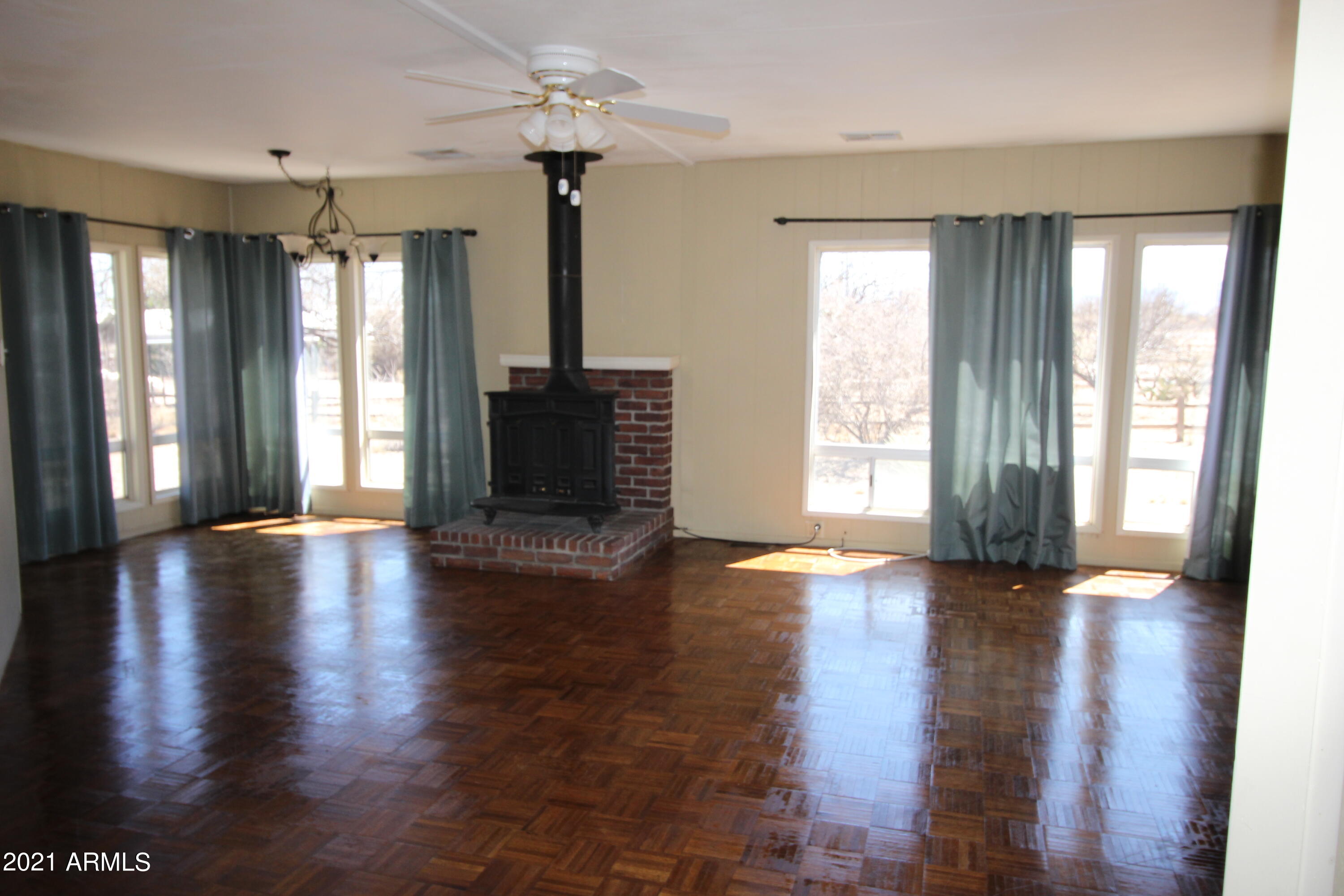 MUSTANG HEIGHTS - Residential