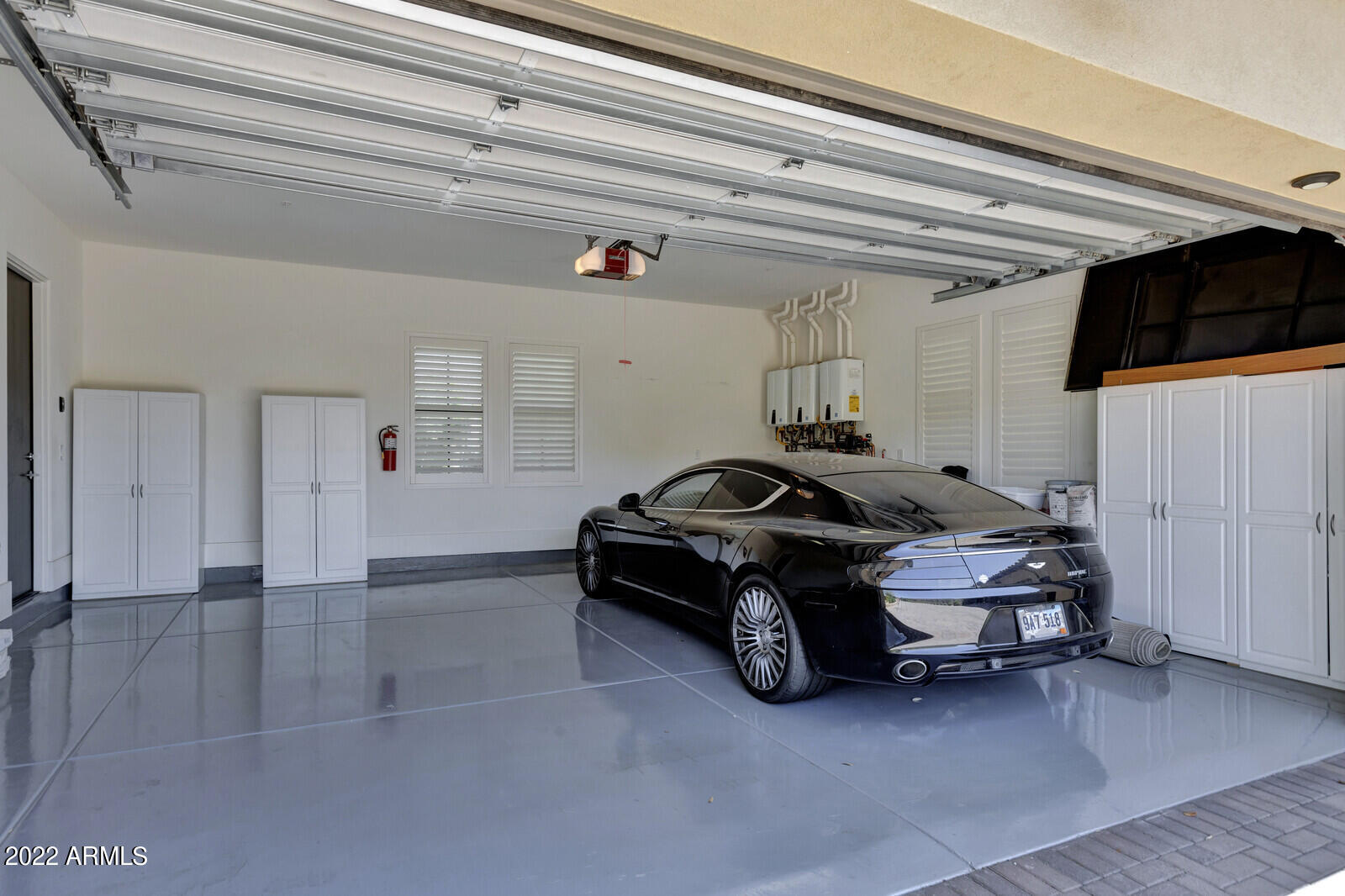 WHITE HORSE - Residential